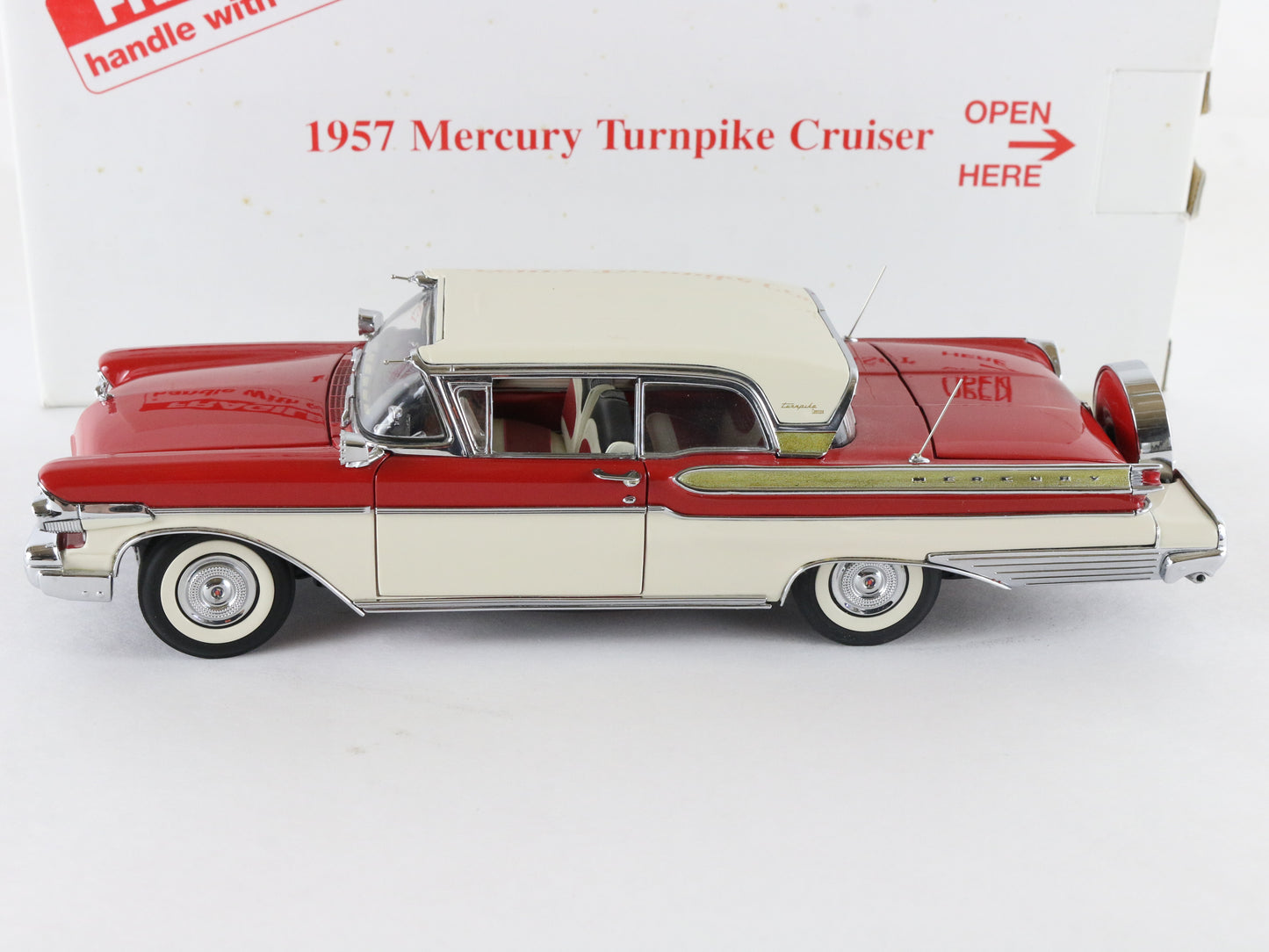 1957 Mercury Turnpike Cruiser Red White Danbury Mint 1:24 Diecast Model Car