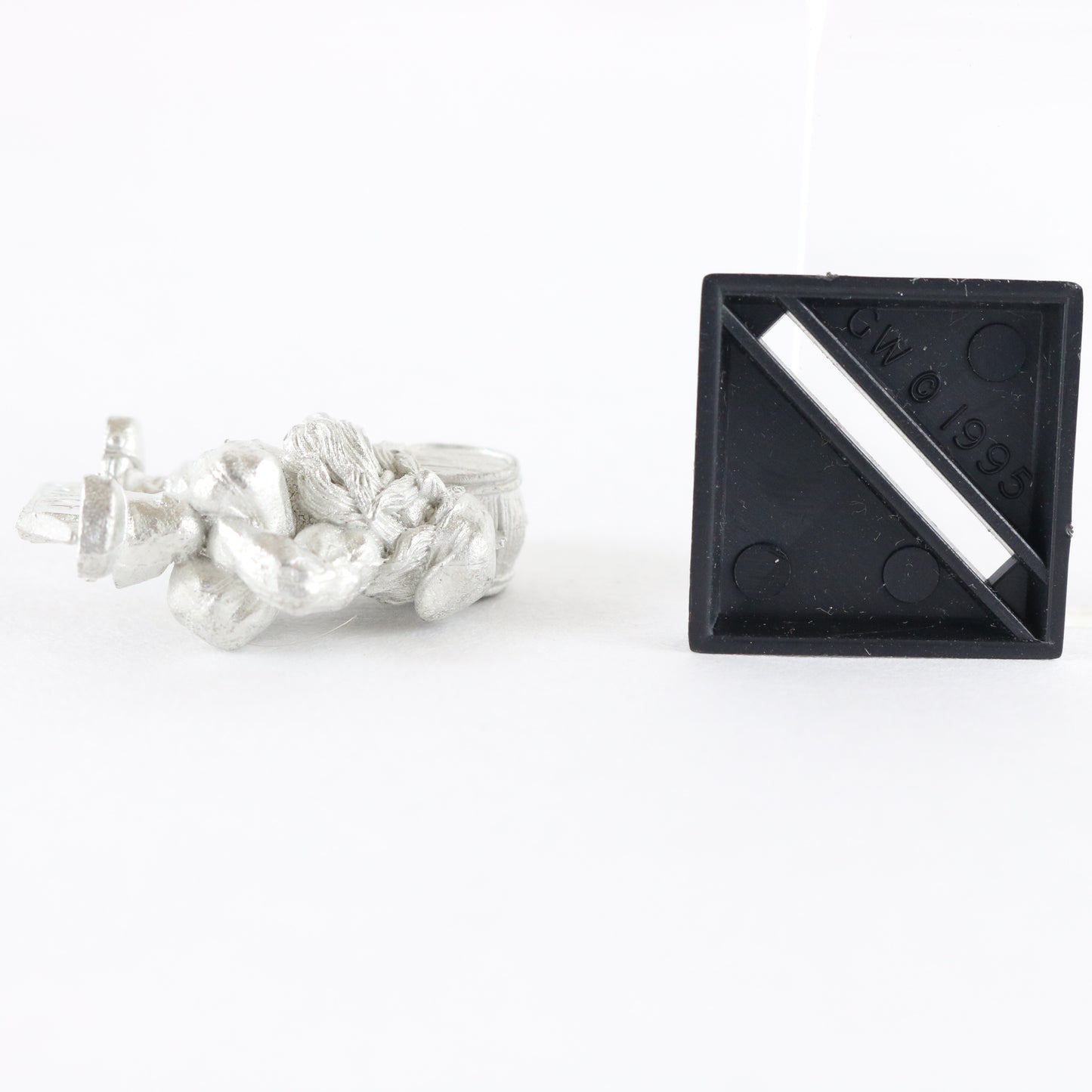 Dwarf Organ Gun Crew Citadel Warhammer 020504102 Unpainted Figure .75"