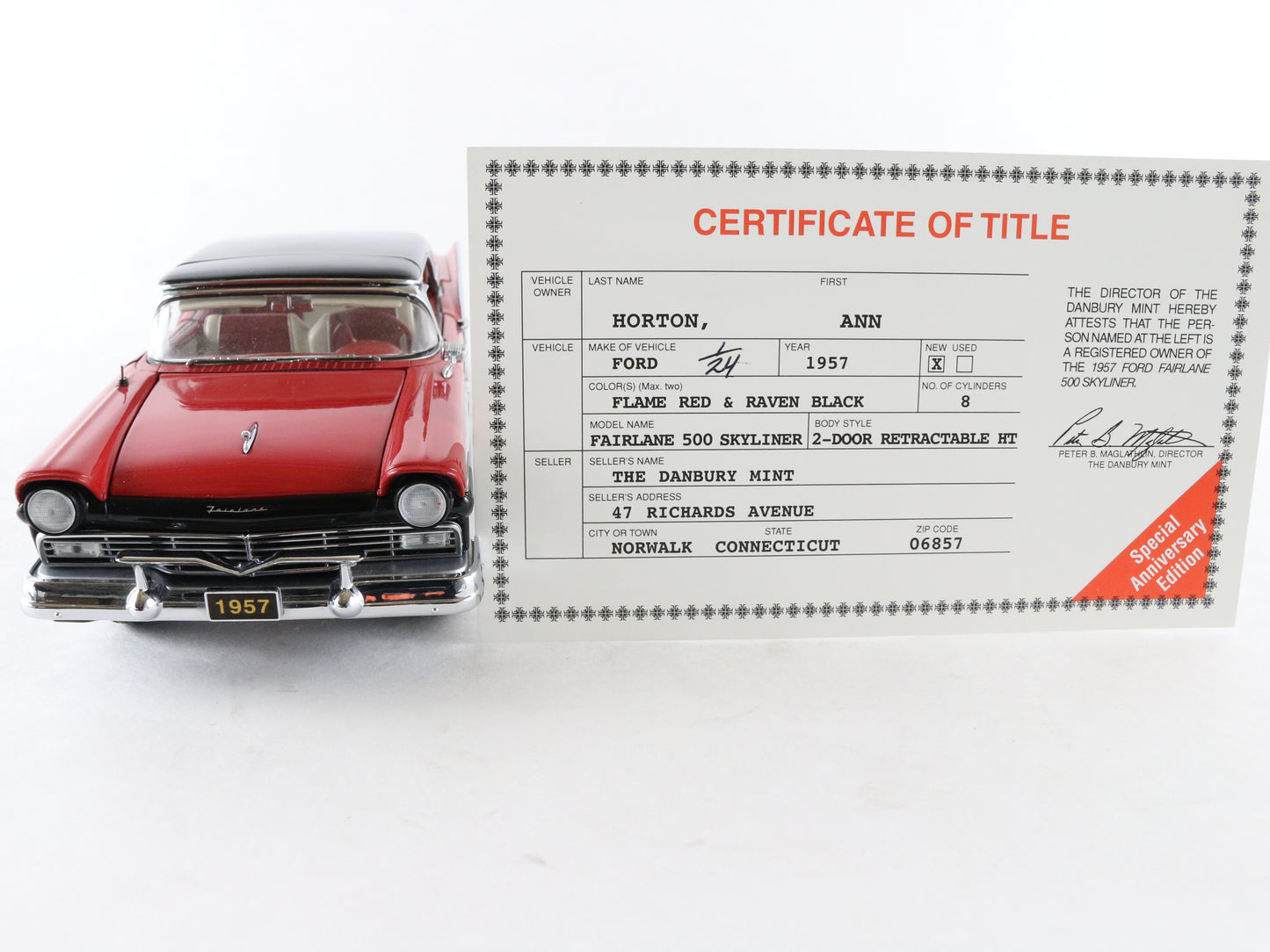 1957 Ford Fairlane 500 Skyliner Red Black Danbury Mint 1:24 Model Car