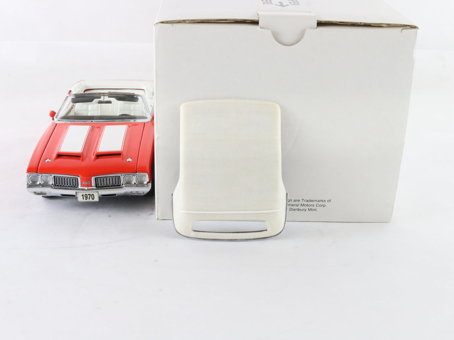 1970 Oldsmobile 442 W-30 Orange & White Danbury Mint 1:24 Diecast Model Car