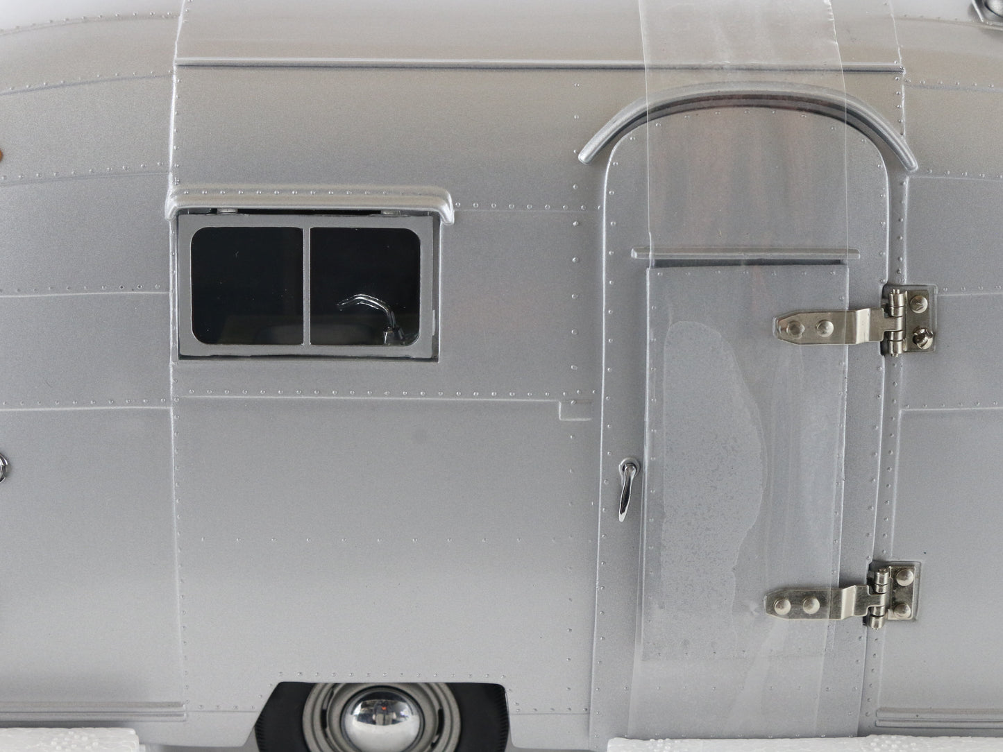Airstream Trailer Silver Motor City Classics 1:18 92005 Diecast Metal Model
