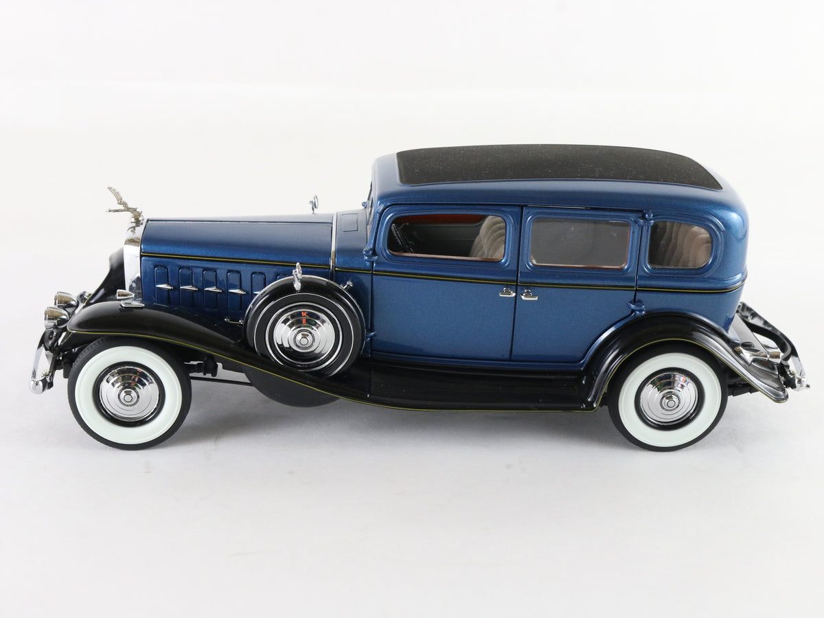 1932 Cadillac V-16 Sedan Blue Danbury Mint 1:24 Diecast Model LE #946/5000