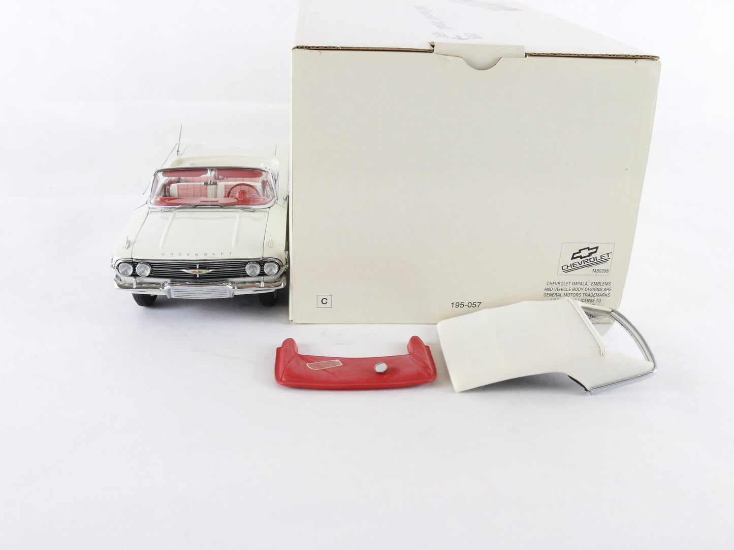 1960 Chevrolet Impala Convertible White Red Danbury Mint 1:24 Diecast Model