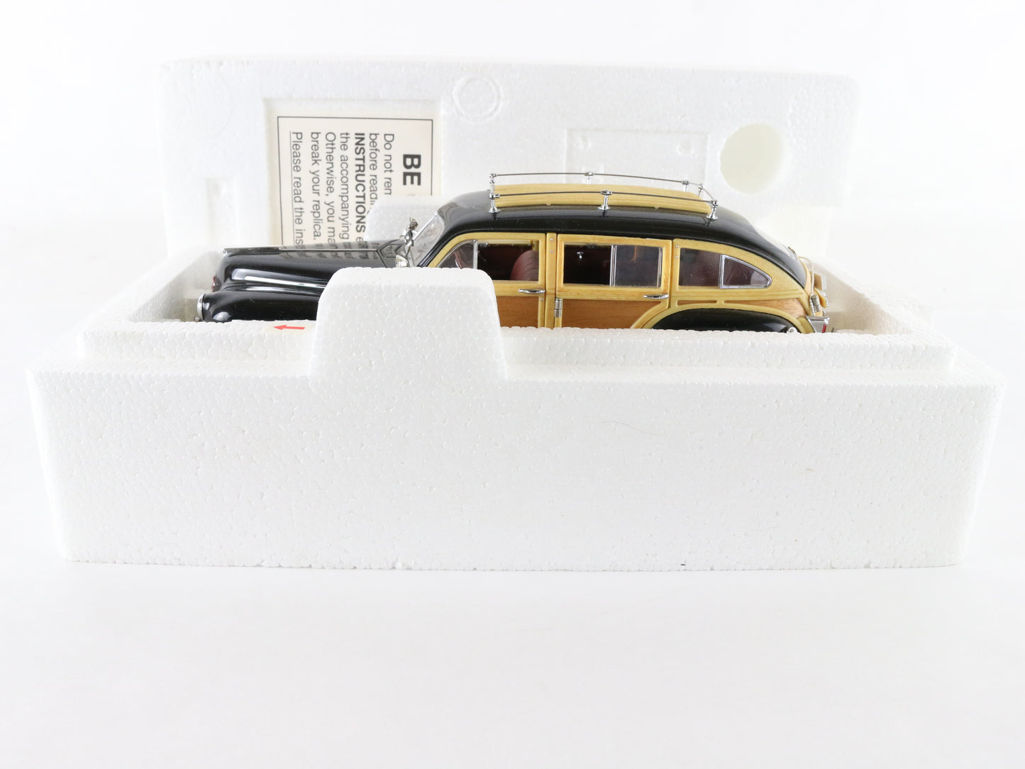 1942 Chrysler Town & Country Black Wood Panel Danbury Mint 1:24 Diecast Model
