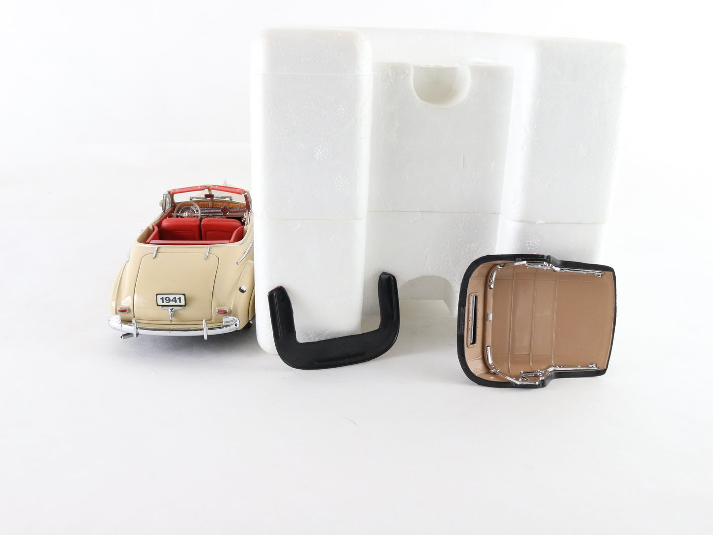 1941 Chevrolet Special Deluxe Tan Red Convertible Danbury Mint 1:24 Diecast