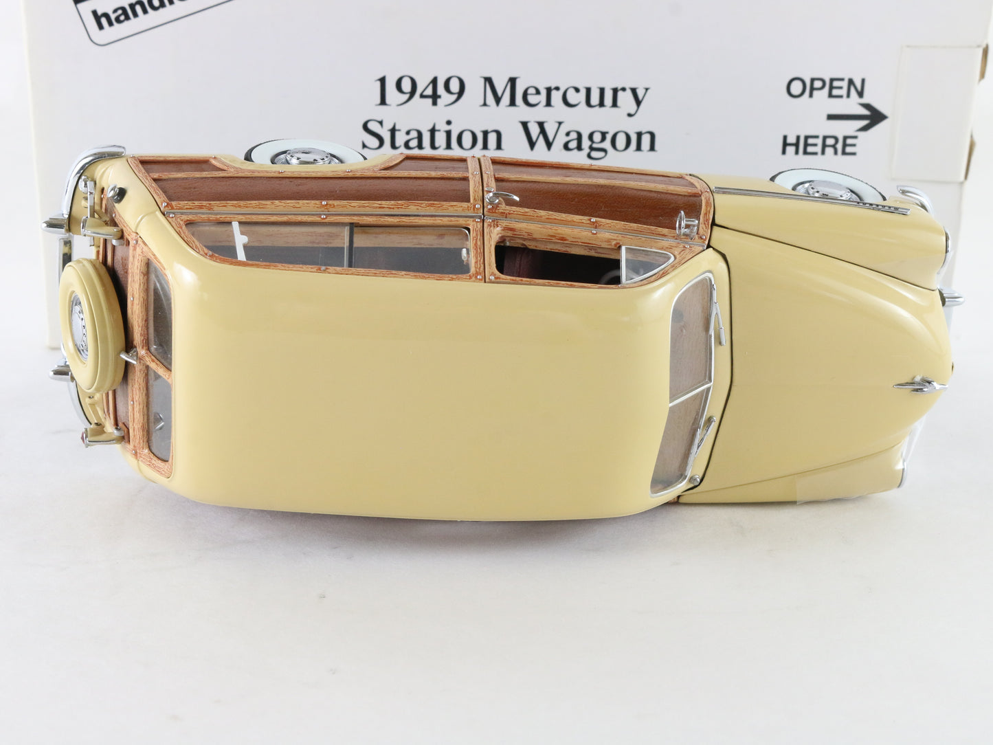 1949 Mercury Station Wagon Yellow Wood Panel Danbury Mint 1:24 Diecast Model