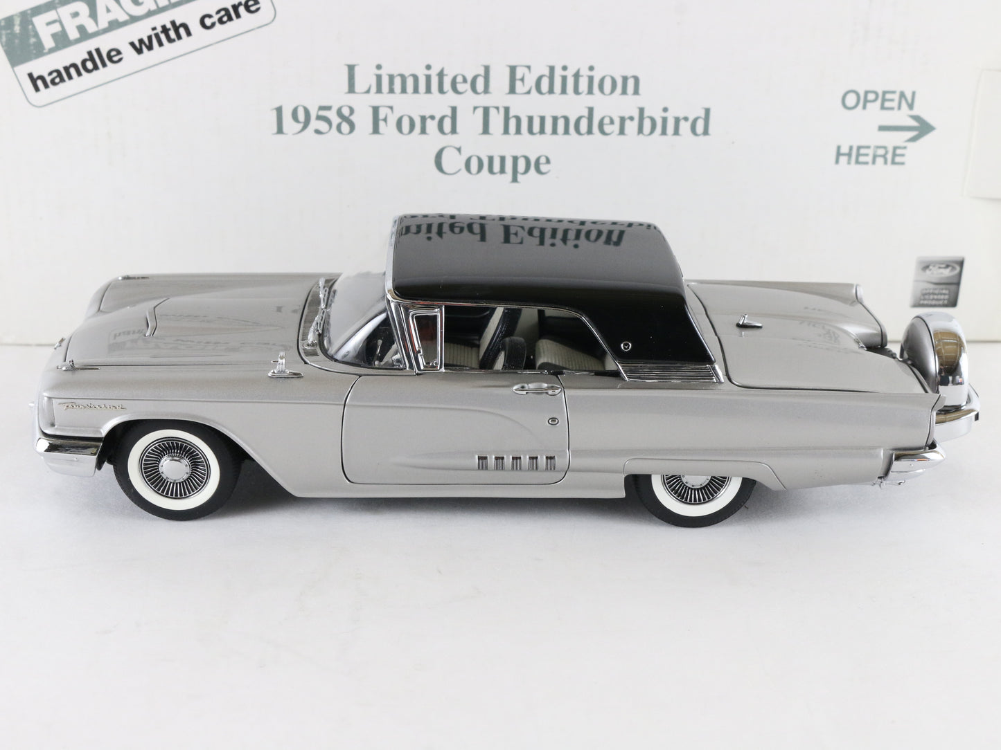 Danbury Mint 1:24 1958 Ford Thunderbird Coupe Platinum Raven Black Diecast 1656