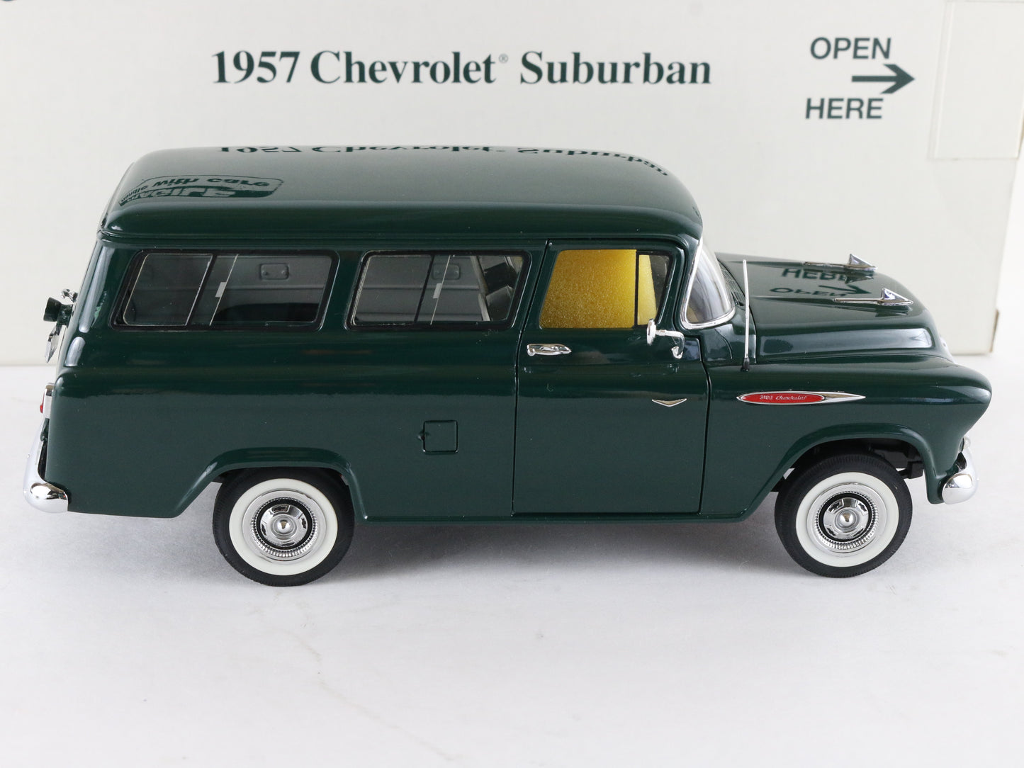 1957 Chevrolet Suburban 3100 Model DP Half-Ton Green Danbury Mint 1:24 Diecast