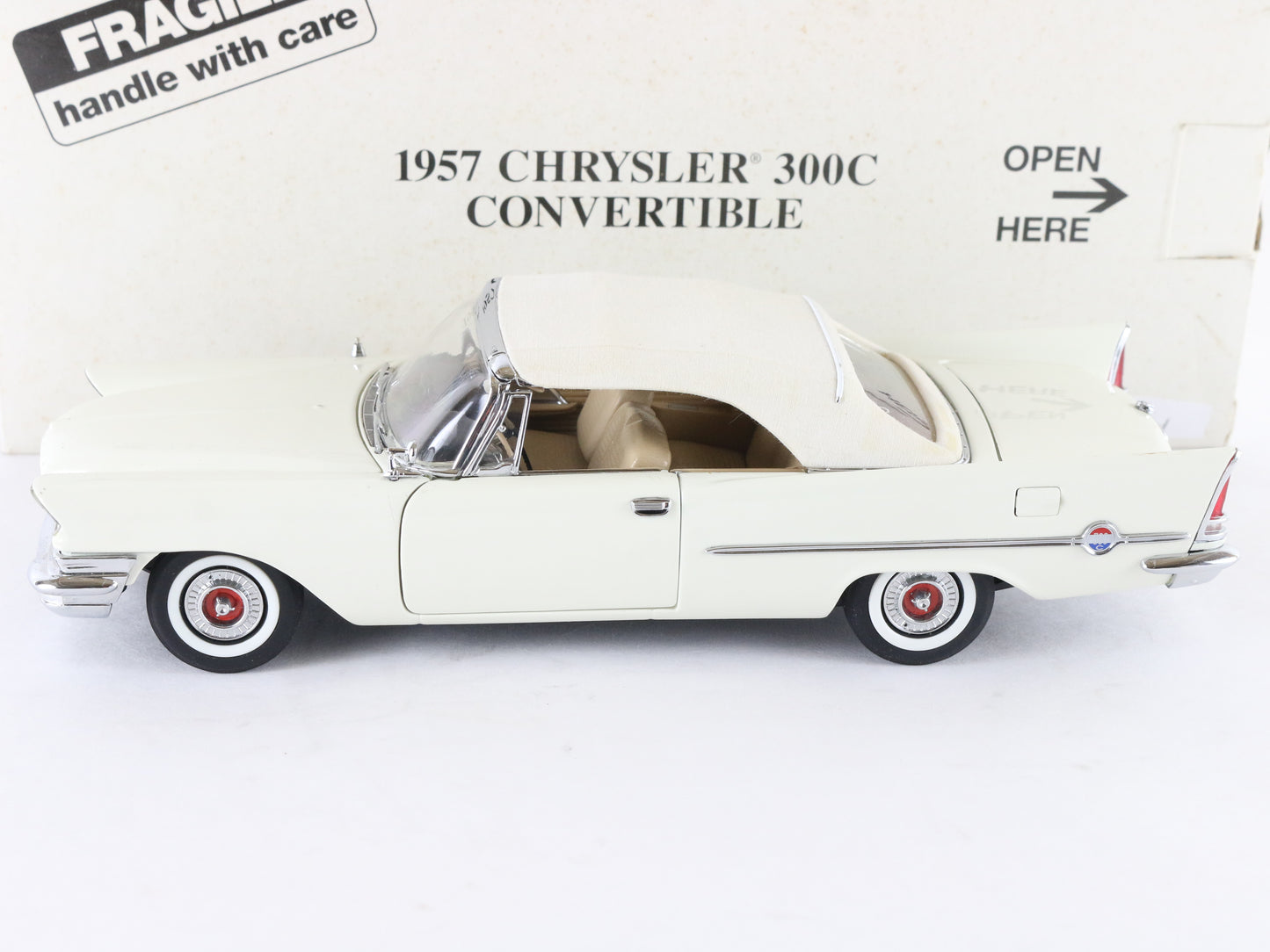 1957 Chrysler 300C Convertible White Danbury Mint 1:24 Diecast Model