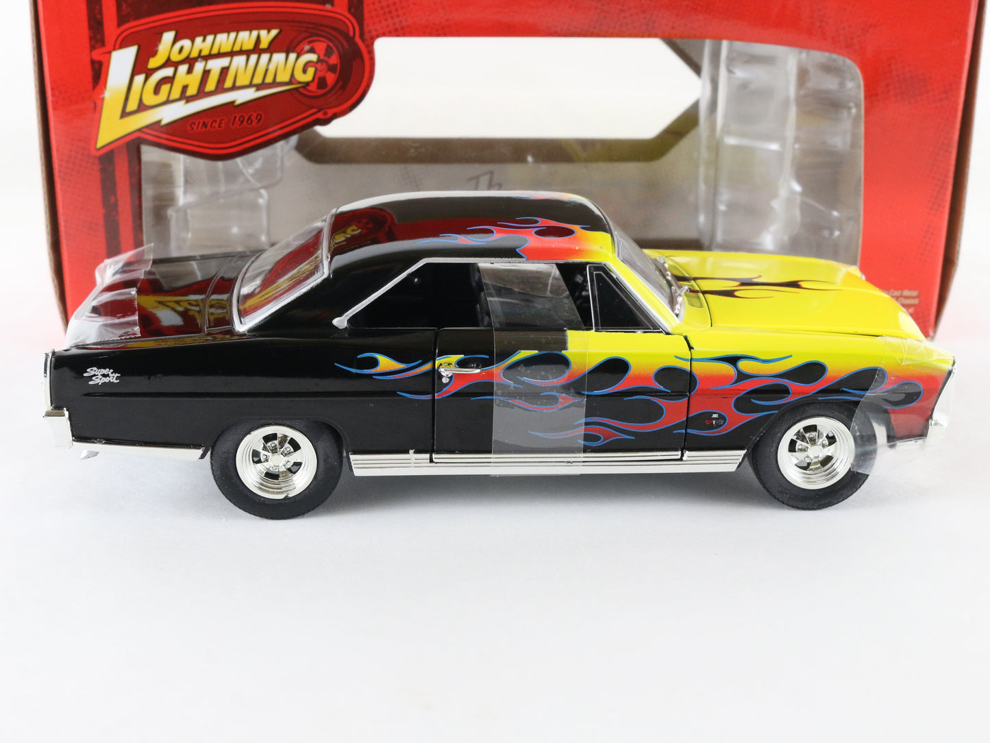 1966 '66 Chevy Nova SS Black Musclecars R27 Johnny Lightning 1:24 Diecast 51105