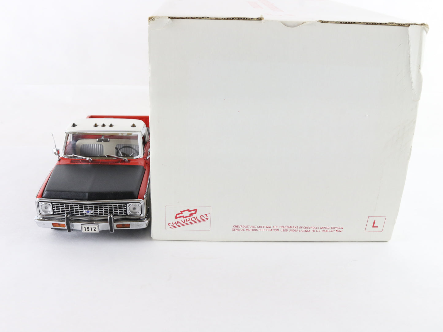 1972 Chevrolet Cheyenne Pickup Truck Red White Custom Painted Danbury Mint 1:24