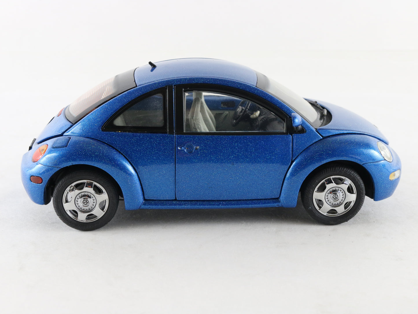 Volkswagen New Beetle Millennium Ed Blue Franklin Mint 1:24 Model Car