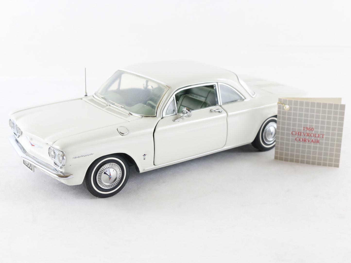 1960 Chevrolet Corvair White Franklin Mint 1:24 Model 