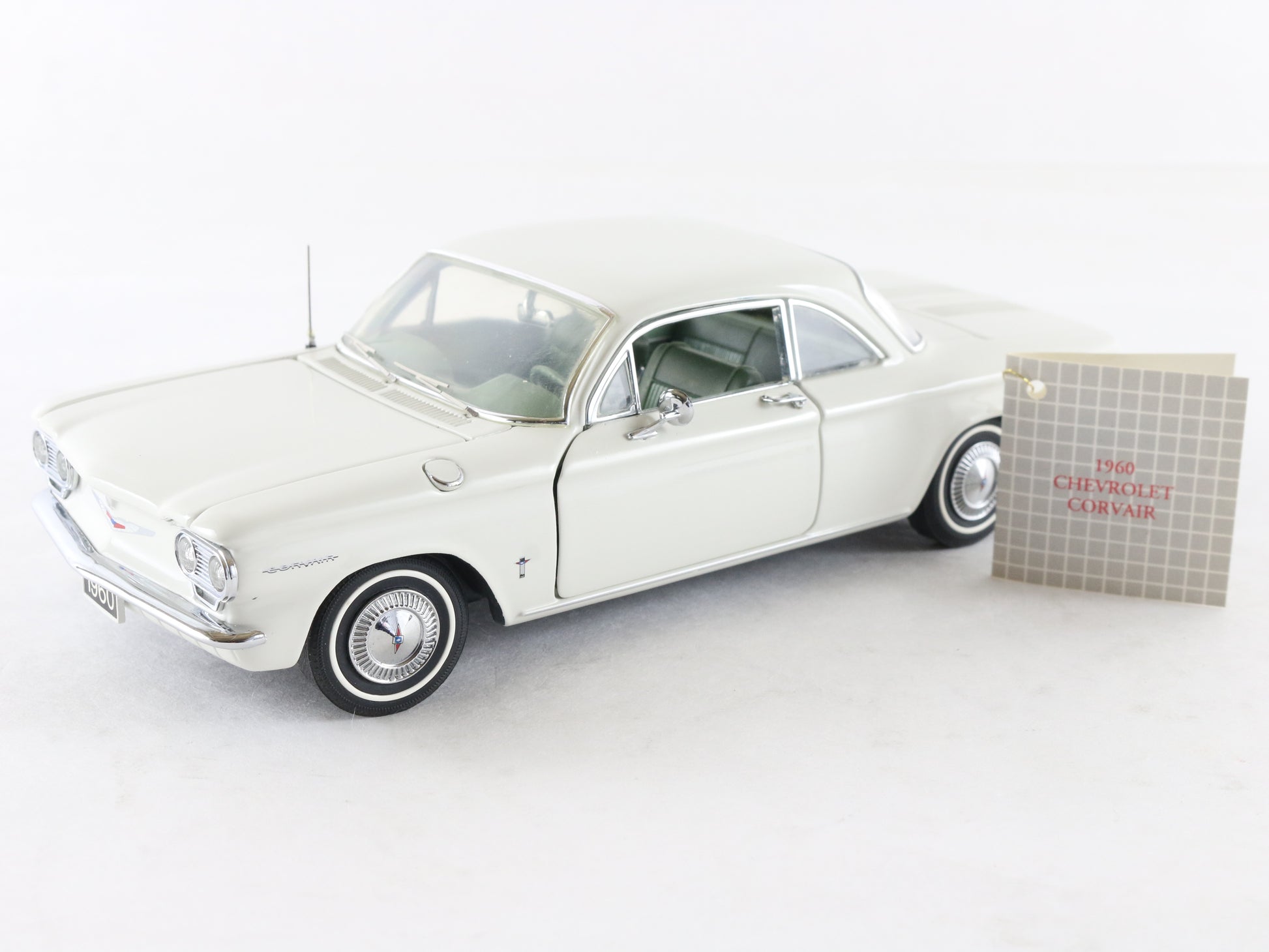 1960 Chevrolet Corvair White Franklin Mint 1:24 Model 
