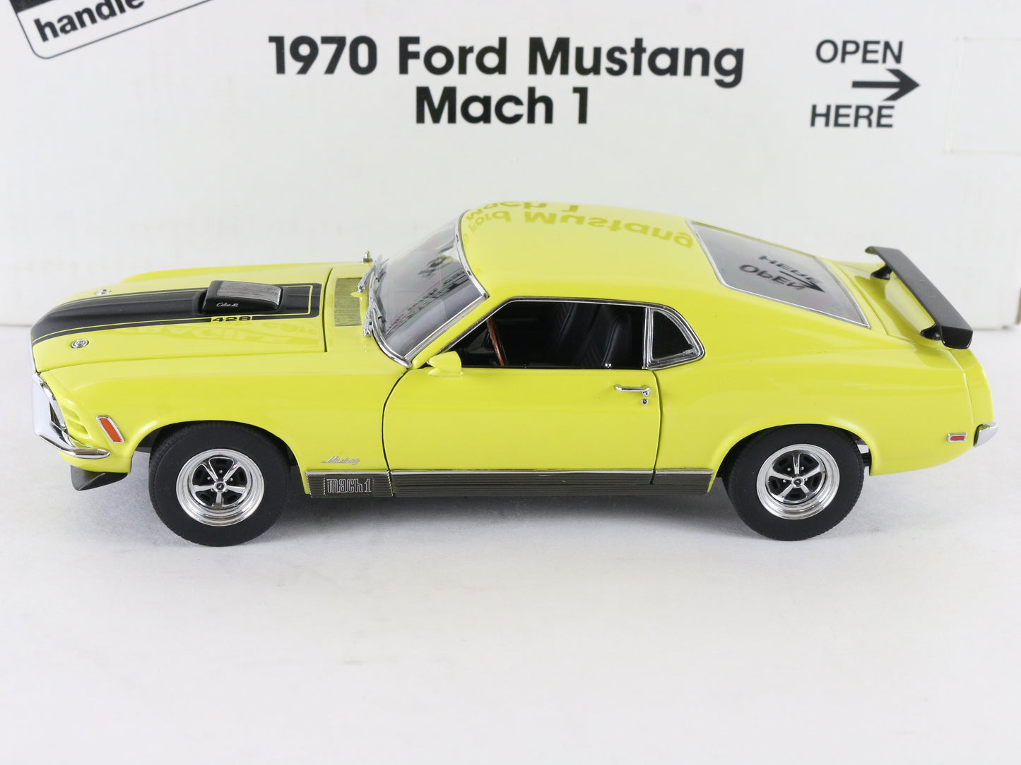 1970 Ford Mustang Mach 1 Fastback Yellow Black Danbury Mint 1:24 Diecast Model