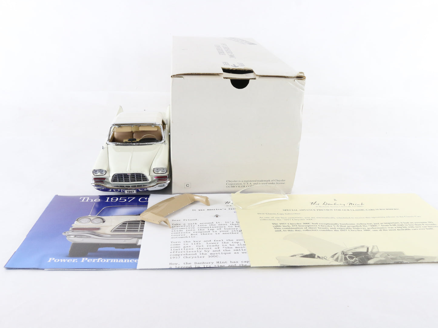 1957 Chrysler 300C Convertible White Danbury Mint 1:24 Diecast Model Car