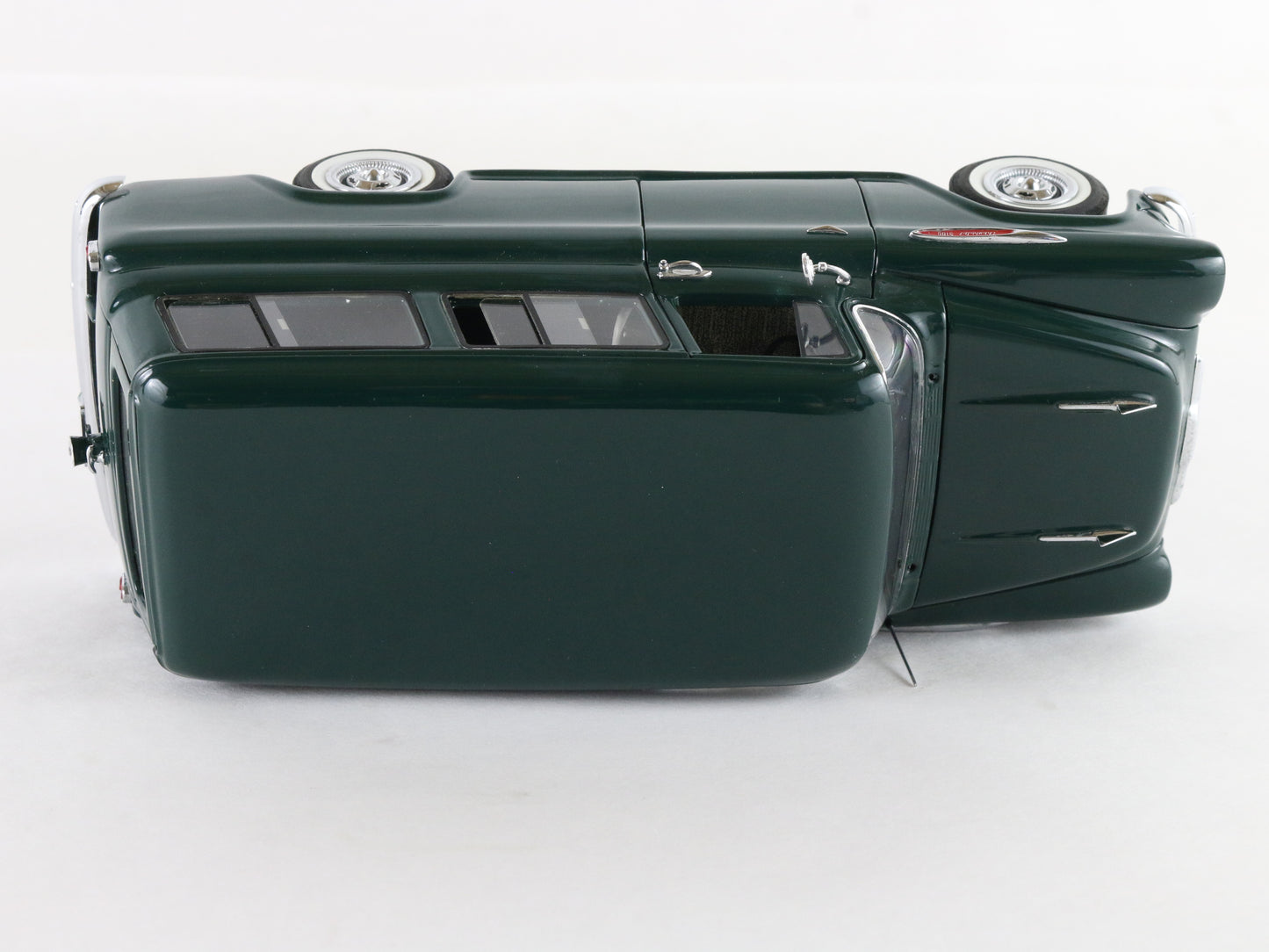 1957 Chevrolet Suburban Green Danbury Mint 1:24 Diecast Model Car
