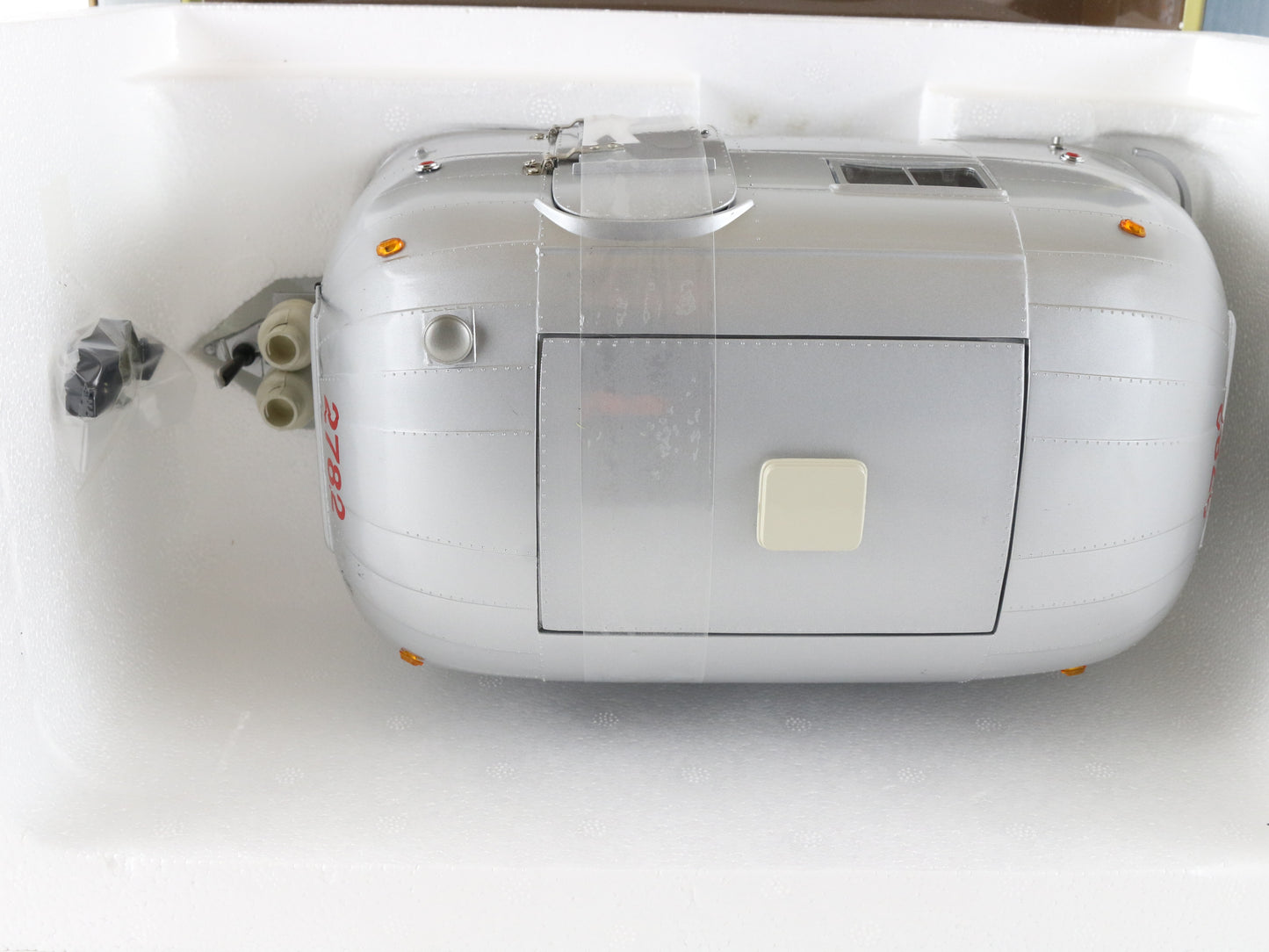 Airstream Trailer Silver Motor City Classics 1:18 92005 Diecast Metal Model