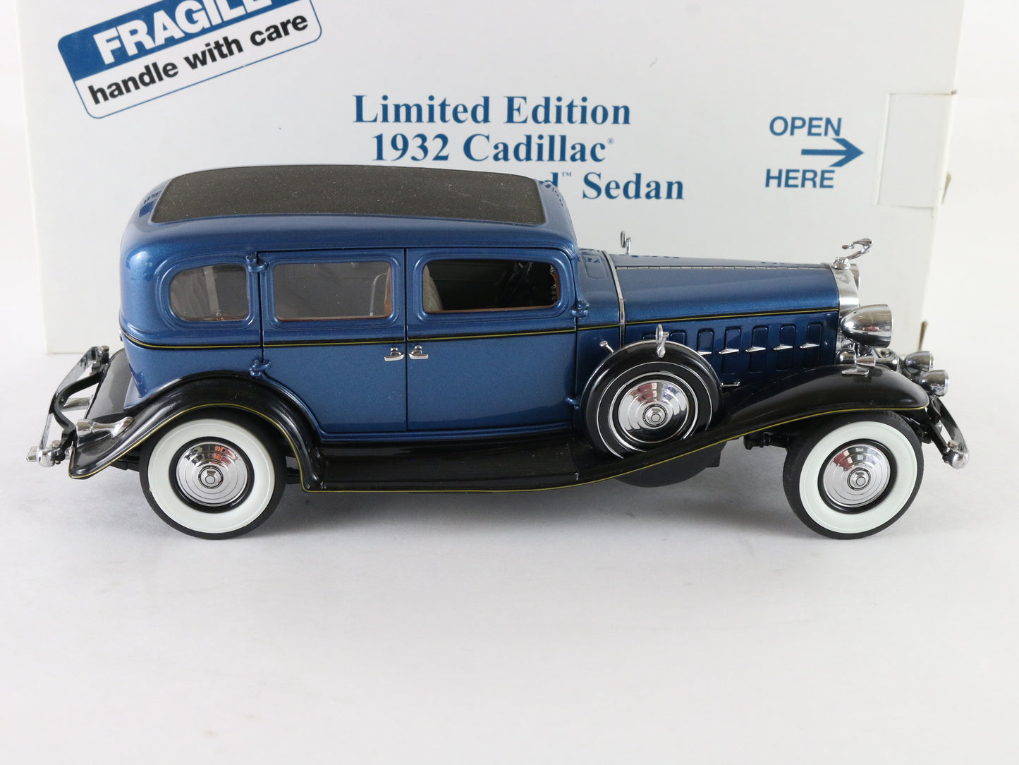 1932 Cadillac V-16 452-B Fleetwood Sedan Blue Danbury 1:24 Diecast 1332/5000