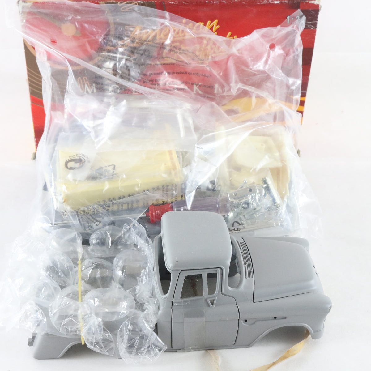 1955 Chevy Stepside American Graffiti Motor Max 1:24 Metal Model Kit 75120G