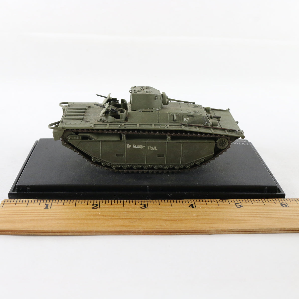 LVT(A)-1 Bloody Trail 1944-45 WW2 Hobby Master 1:72 HG4401 Military Model