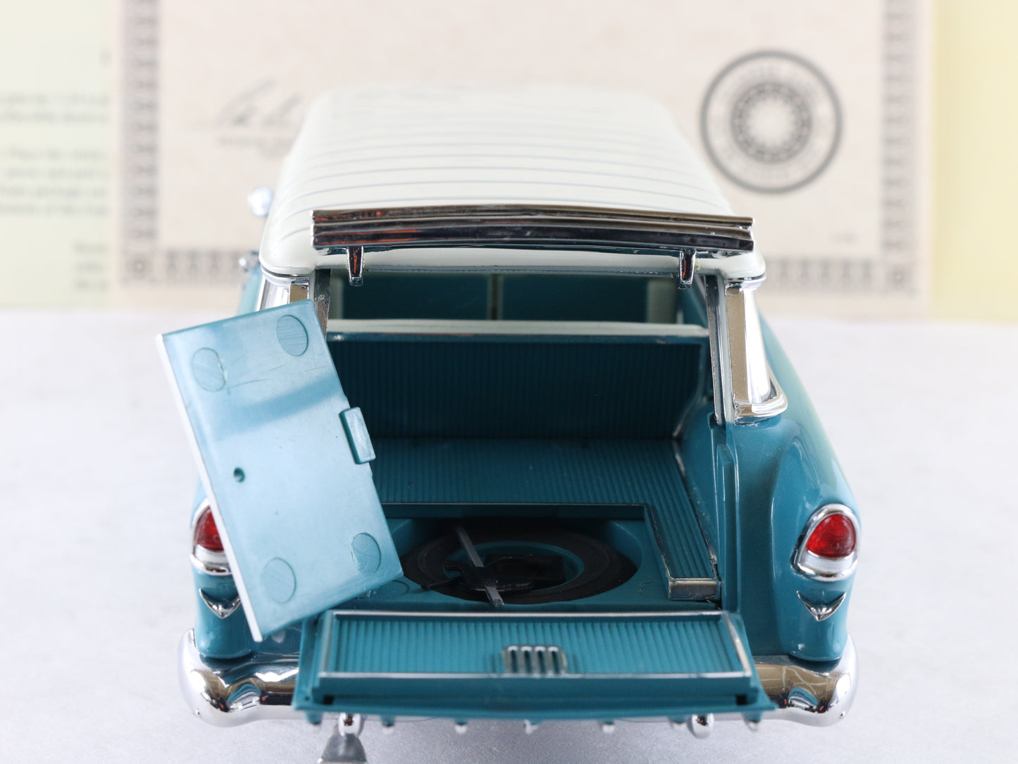 1955 Chevrolet Nomad Blue White Danbury Mint 1:24 Model Car W/ Paperwork