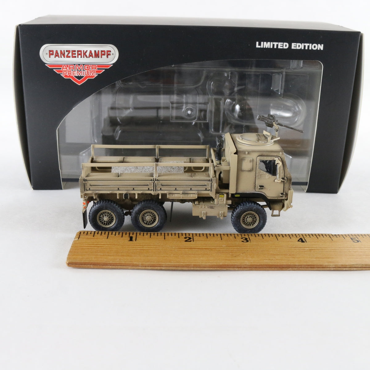 M1083 FMTV Armor Cab Troop Carrier Truck Armor Panzerkampf 1:72 12219PA0206