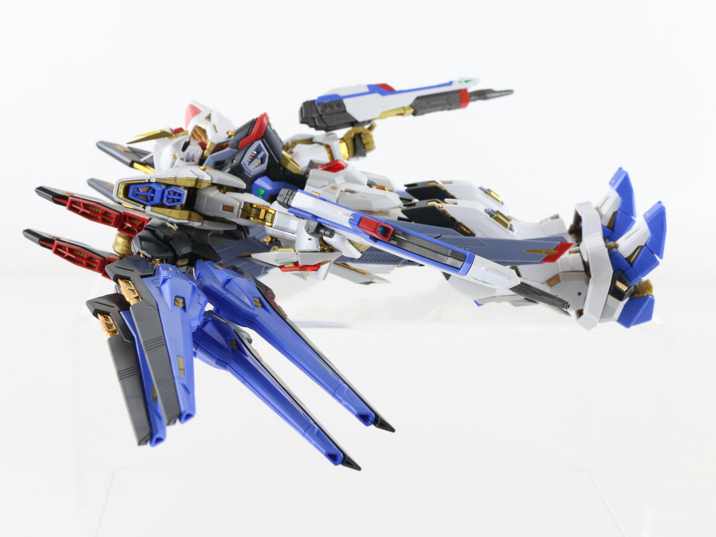 Gundam MG ZGMF-x10a Freedom Zaft Mobile Suit 1:100 Model Figure W/ Decals