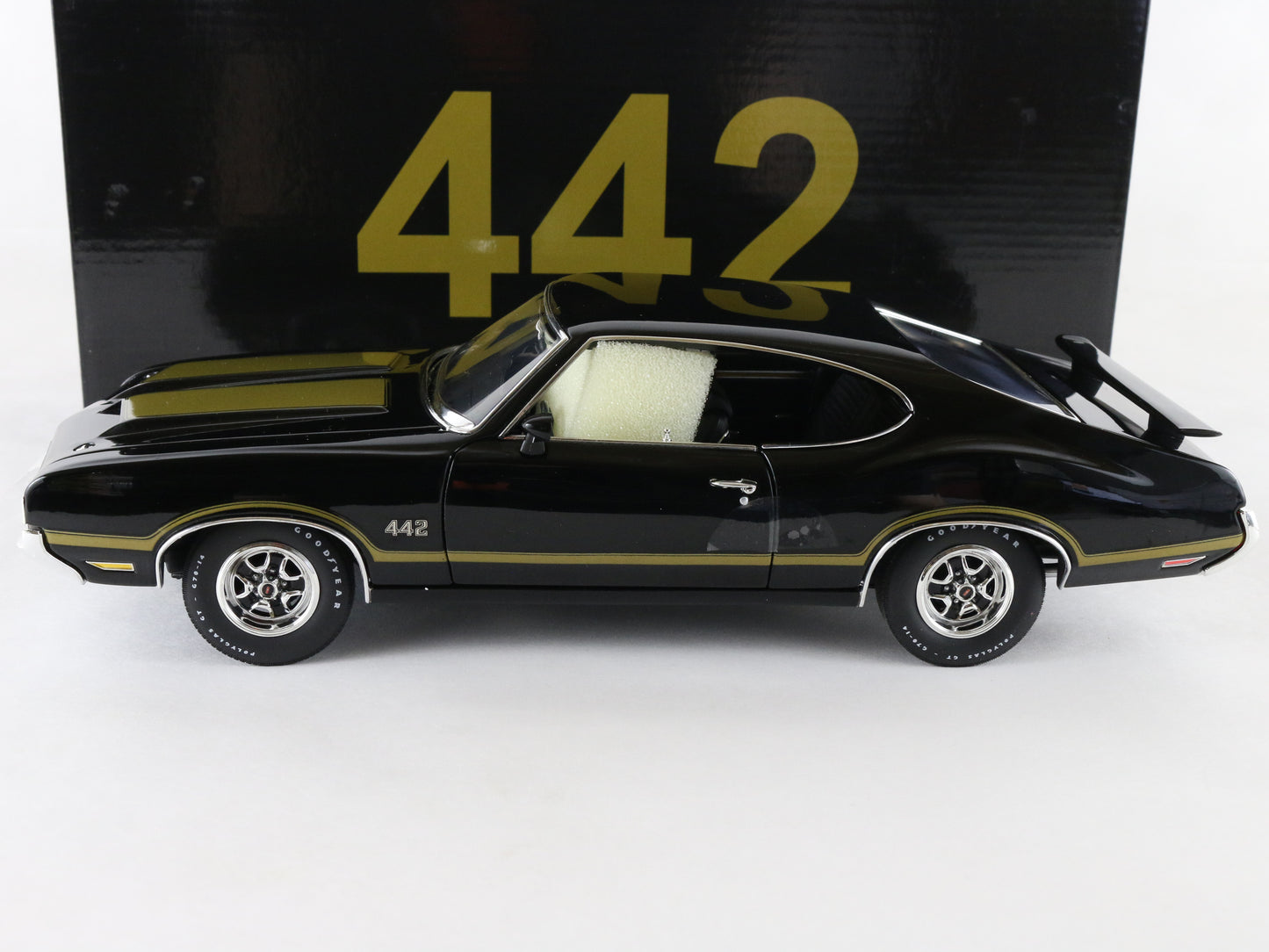 1970 Oldsmobile 442 ACME 1:18 Diecast Black & Gold Model Car 15342 LE of 350