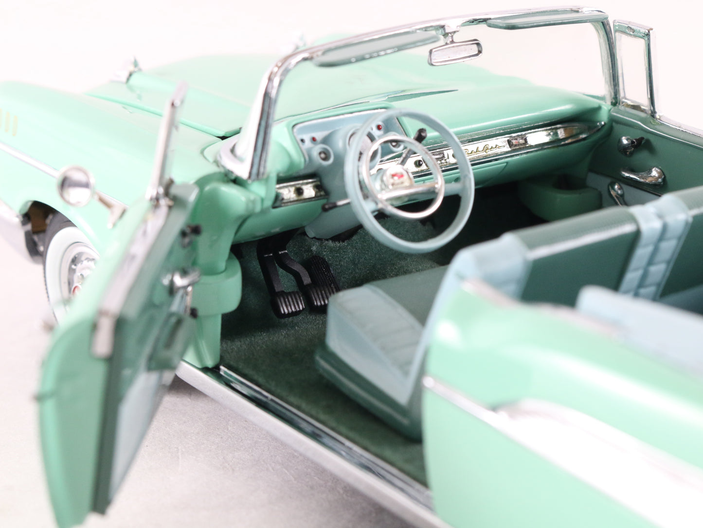 1957 Chevrolet Bel Air Surf Green Convertible Danbury Mint 1:24 Model Car