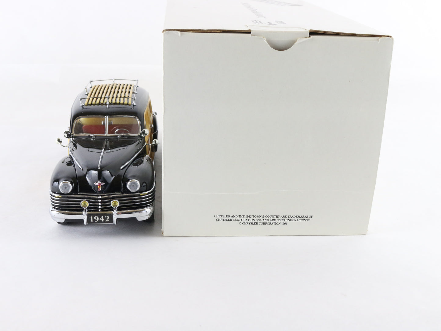 1942 Chrysler Town & Country Black Wood Panel Danbury Mint 1:24 Diecast Model