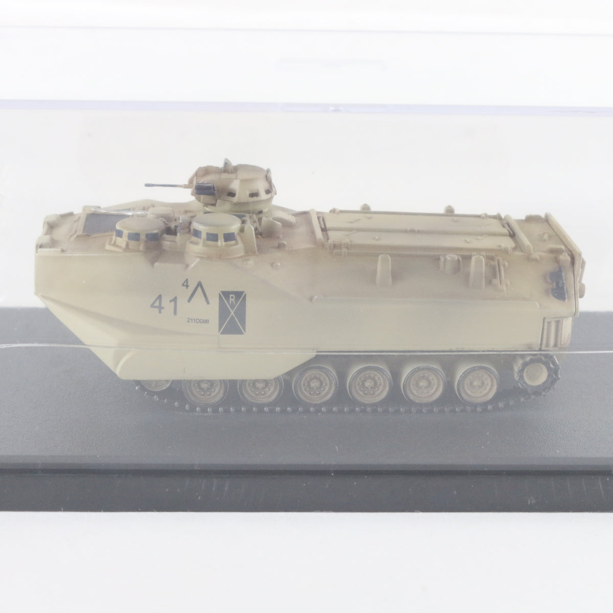 AAV-7 FMC Sand Camo Assault Amphibious Vehicle 1:72 Military Vehicle