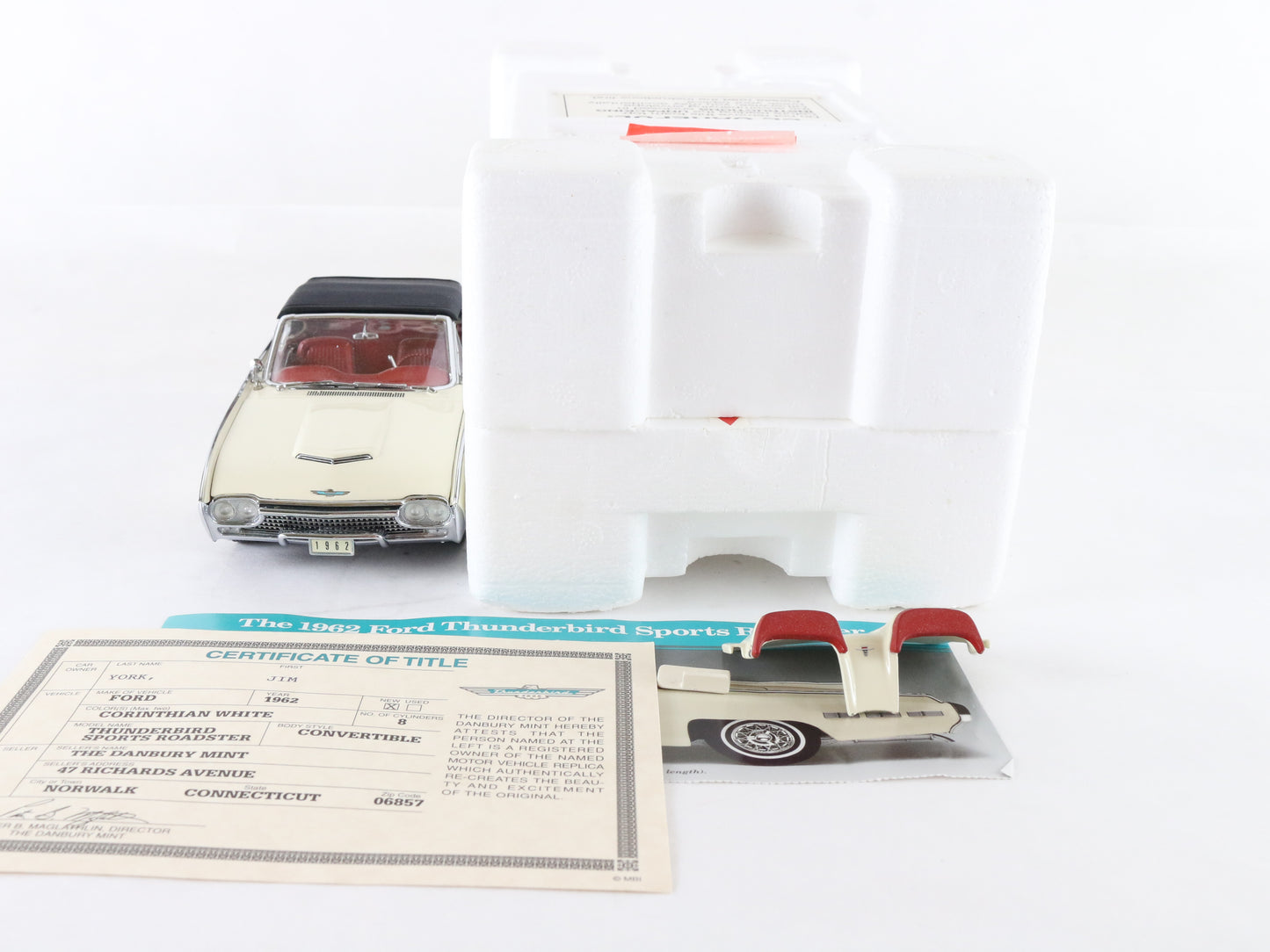 1962 Ford Thunderbird Sports Roadster White Danbury Mint 1:24 Diecast Model