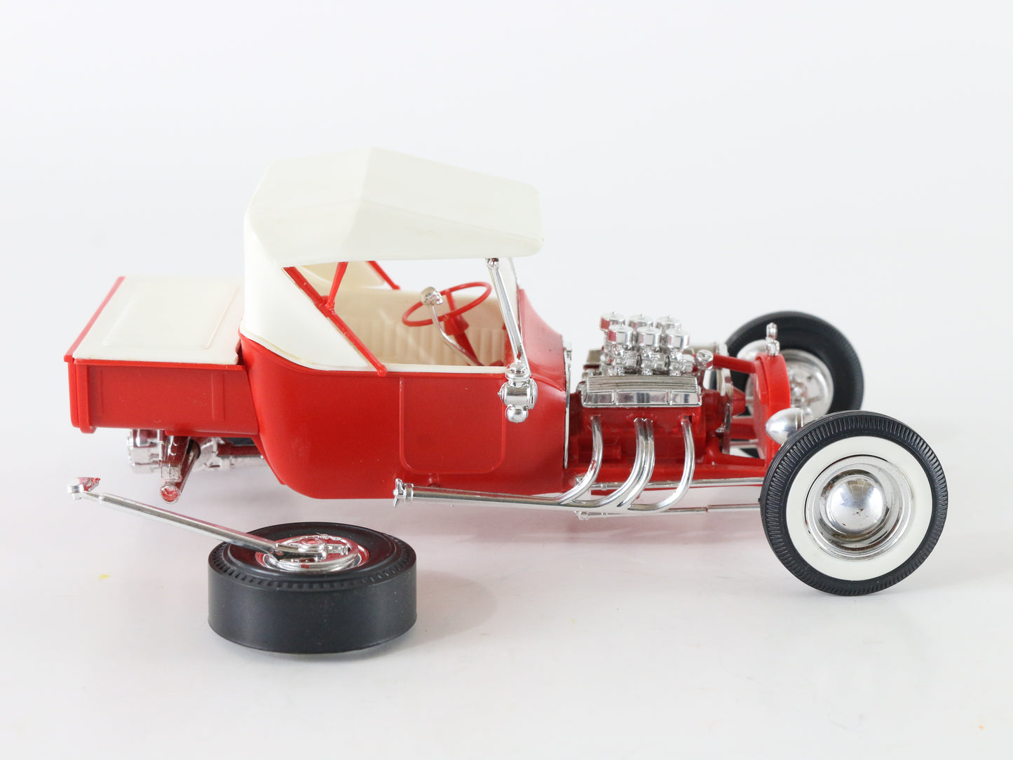 1925? Ford Model T Red & White Amt Ertl? 1:25 Built Model Car Kit