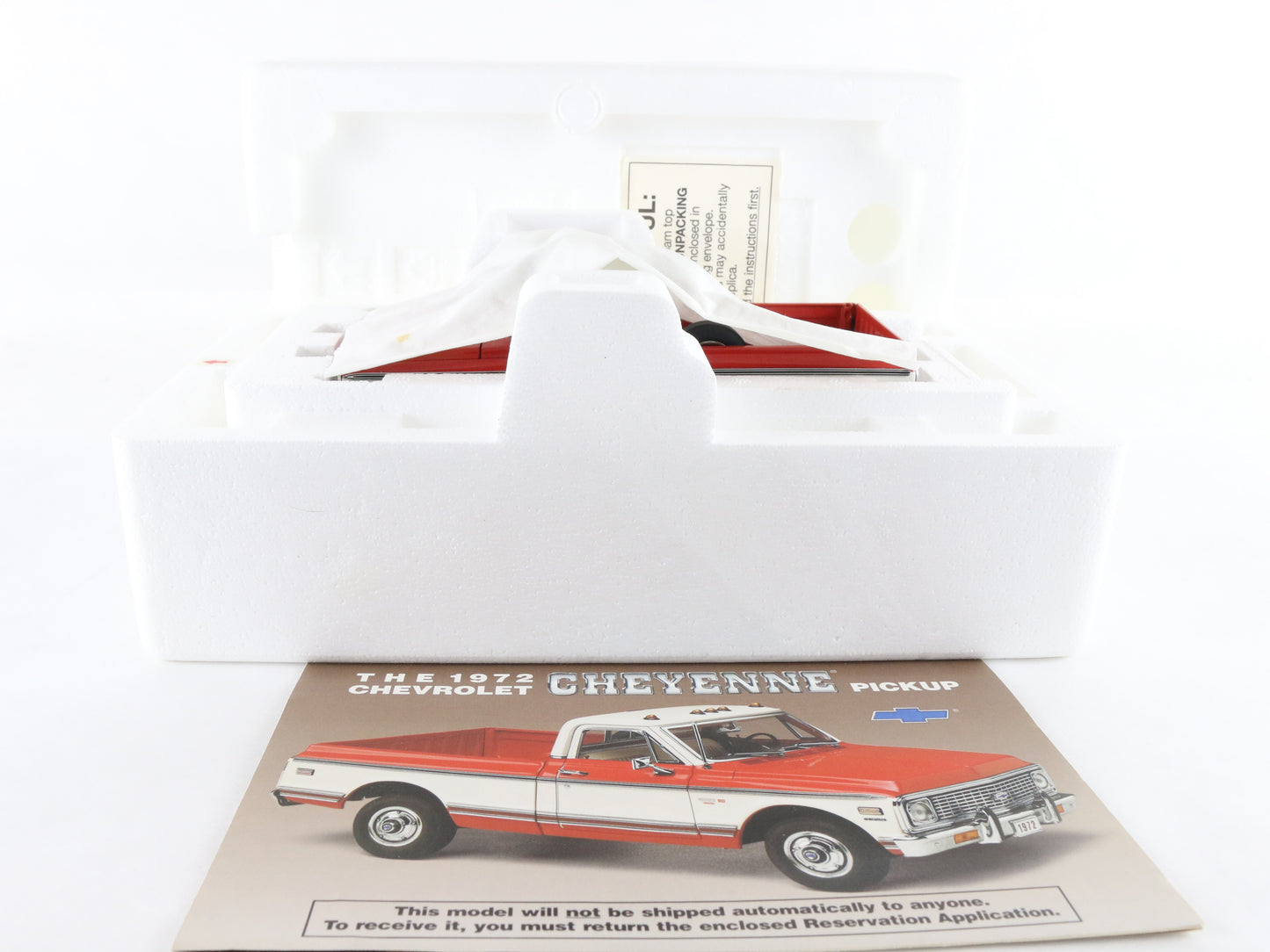 1972 Chevrolet Cheyenne Pickup Truck Red White Danbury Mint 1:24 Diecast