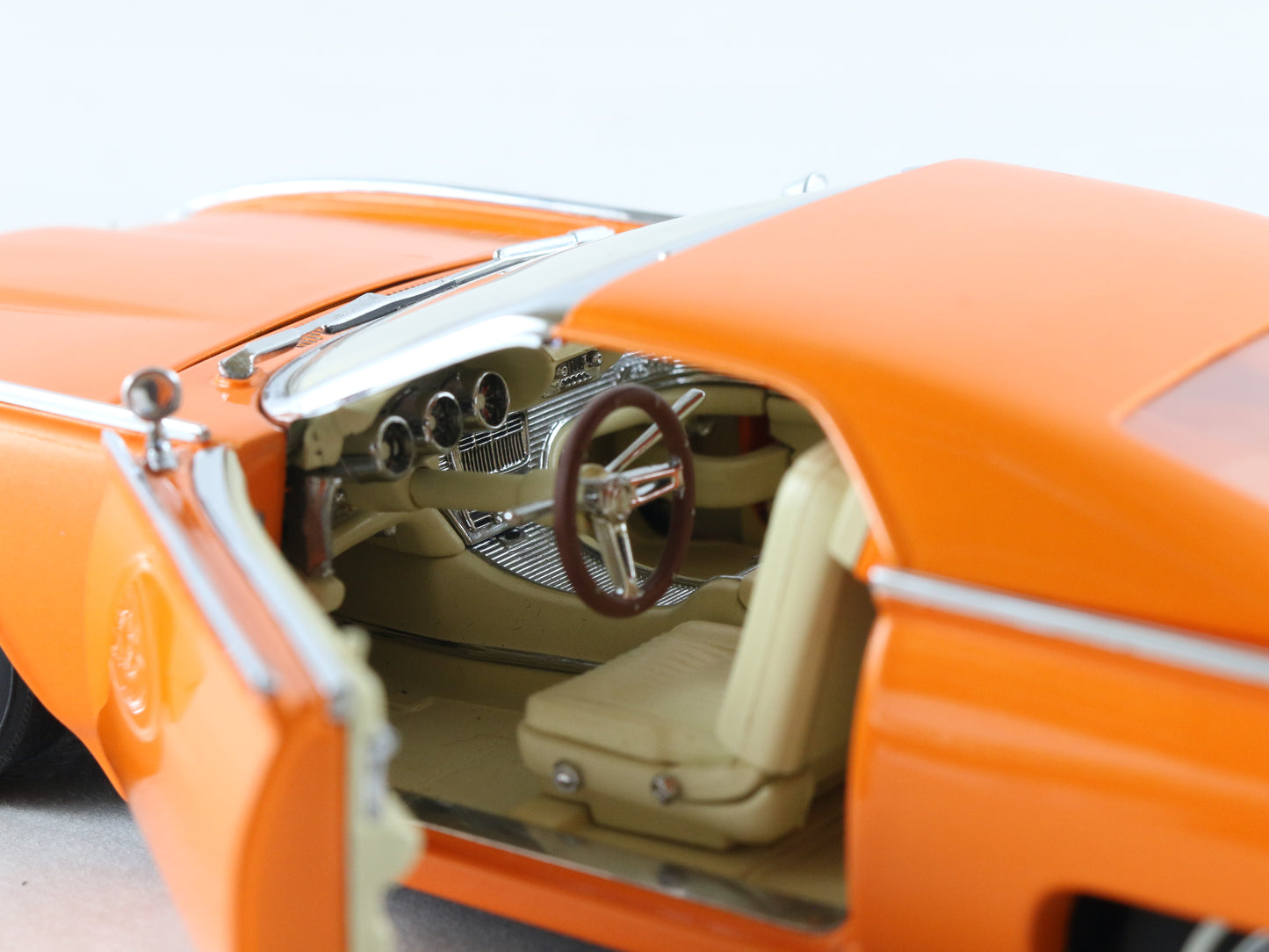 1962 Ford Thunderbird Custom Convertible Orange Danbury Mint 1:24 Model Car