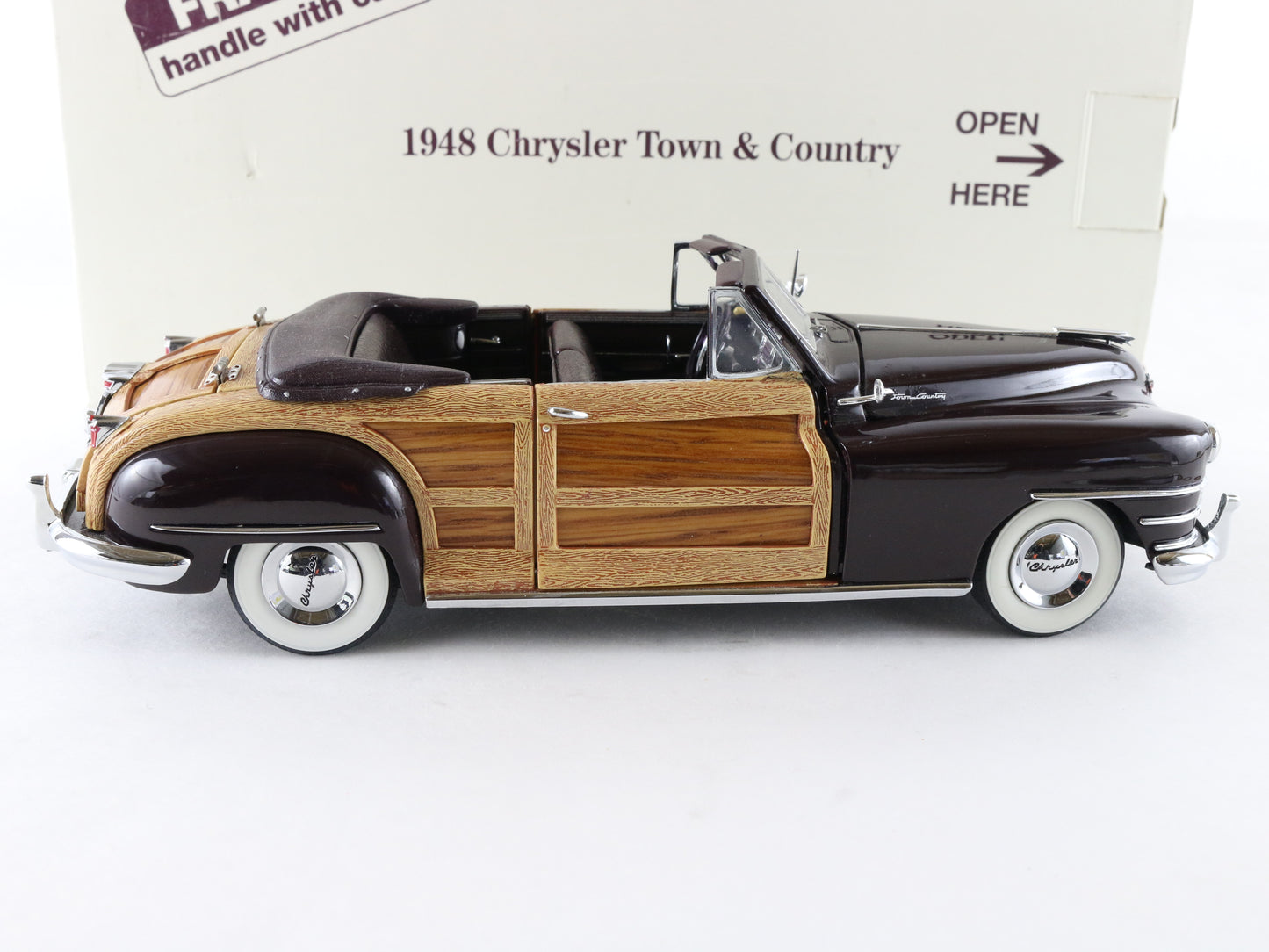 1948 Chrysler Town & Country Convertible Black Danbury Mint 1:24 Model w/ Box