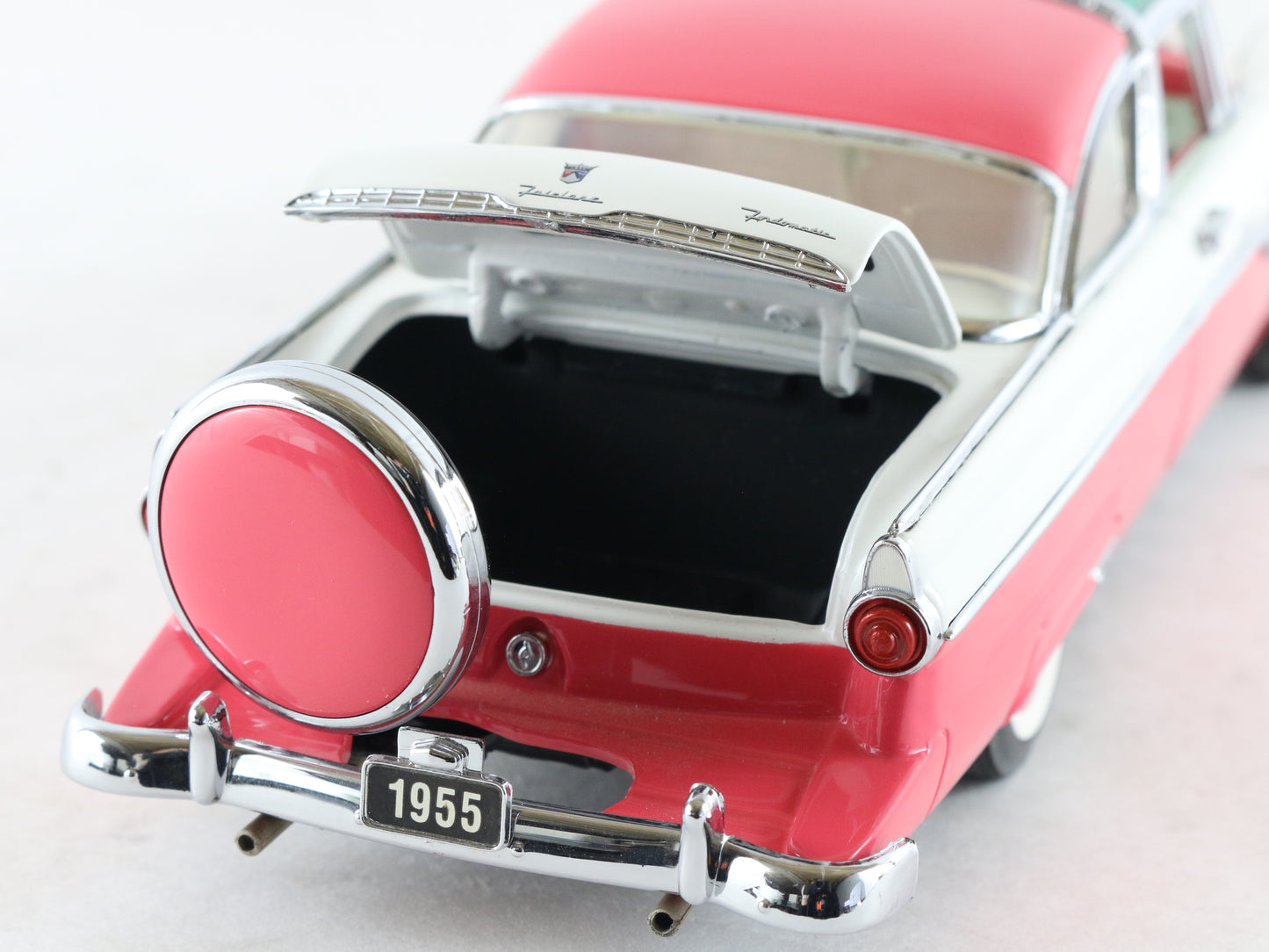 1955 Ford Crown Victoria Pink White Franklin Mint 1:24 Model Car