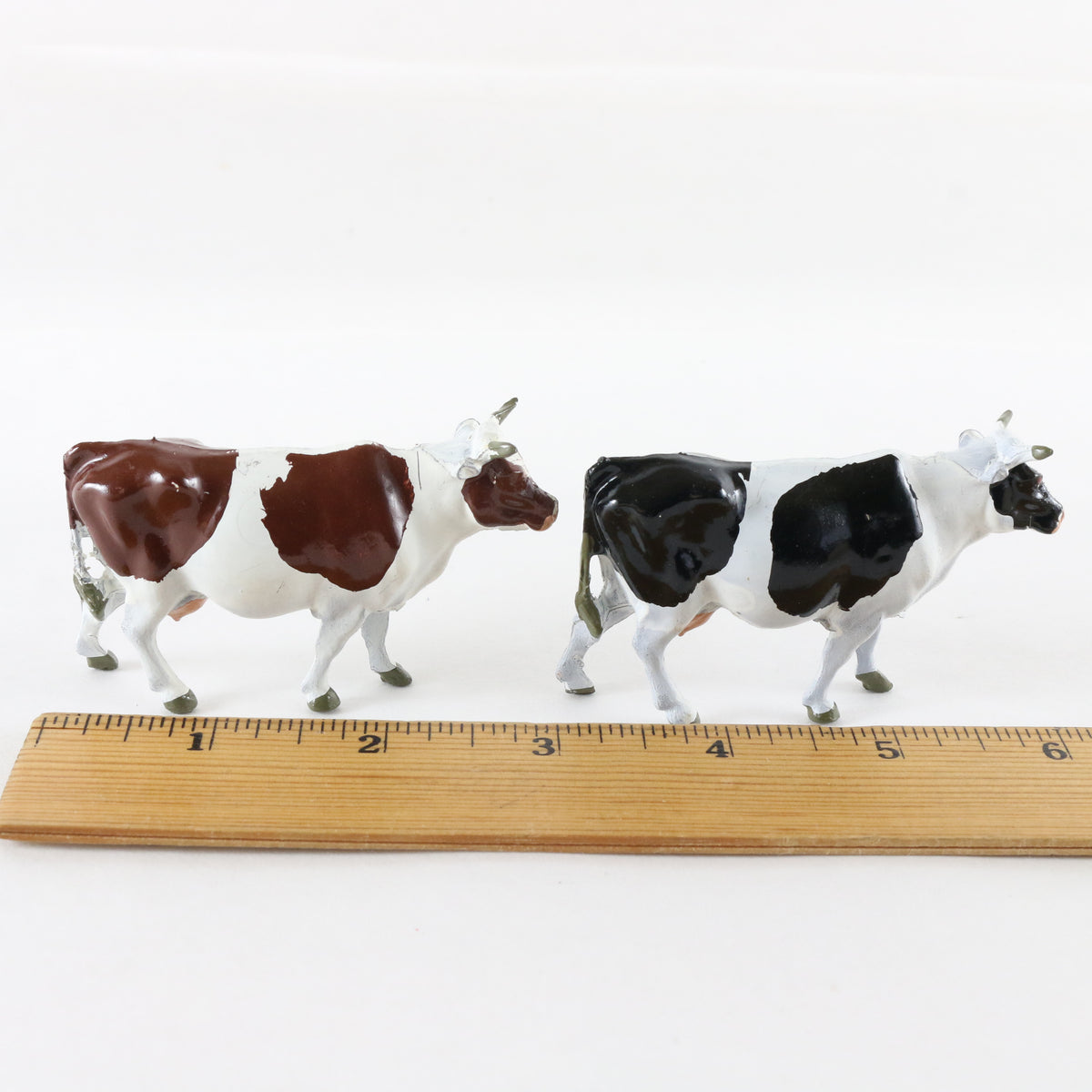 Lot Of 2 Friesian & Guernsey Cows Britains 54mm Metal Figures