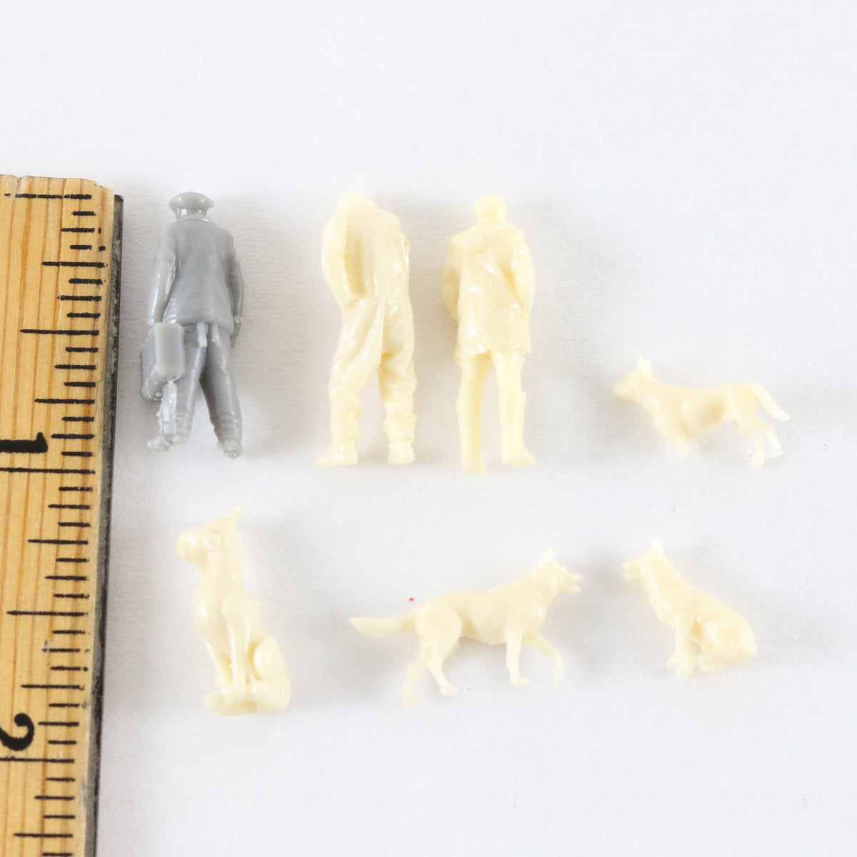 Lot Of 7 German Shepherd Scooby Doo & Standing Figures 1:72 Plastic Models
