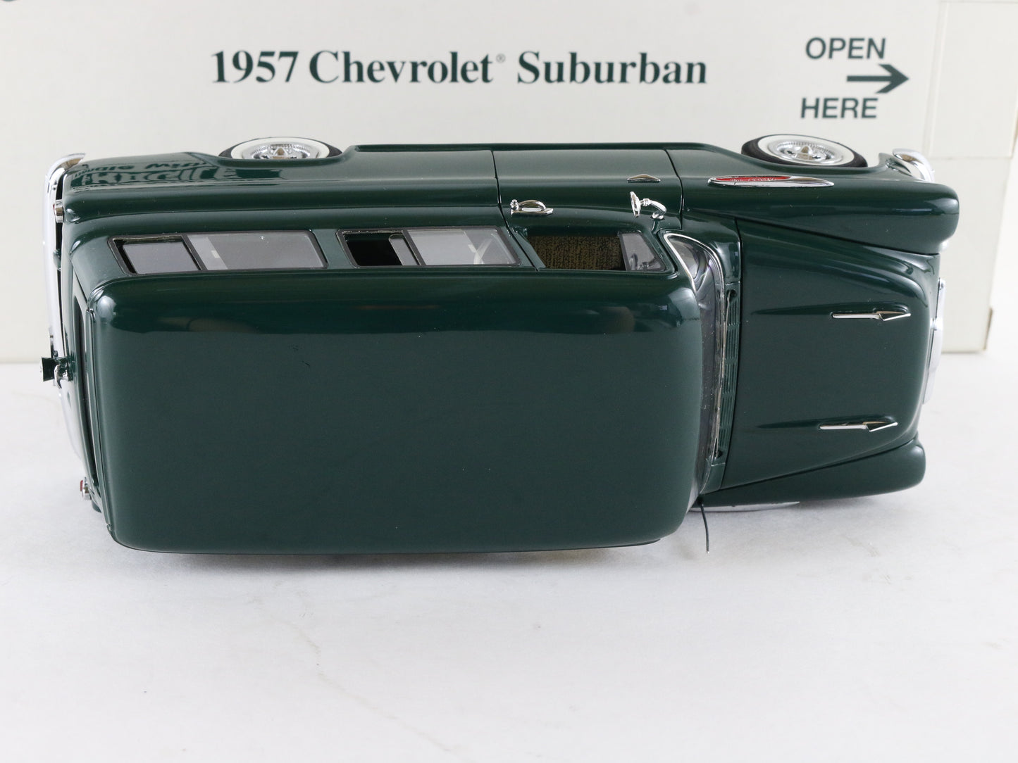1957 Chevrolet Suburban 3100 Model DP Half-Ton Green Danbury Mint 1:24 Diecast