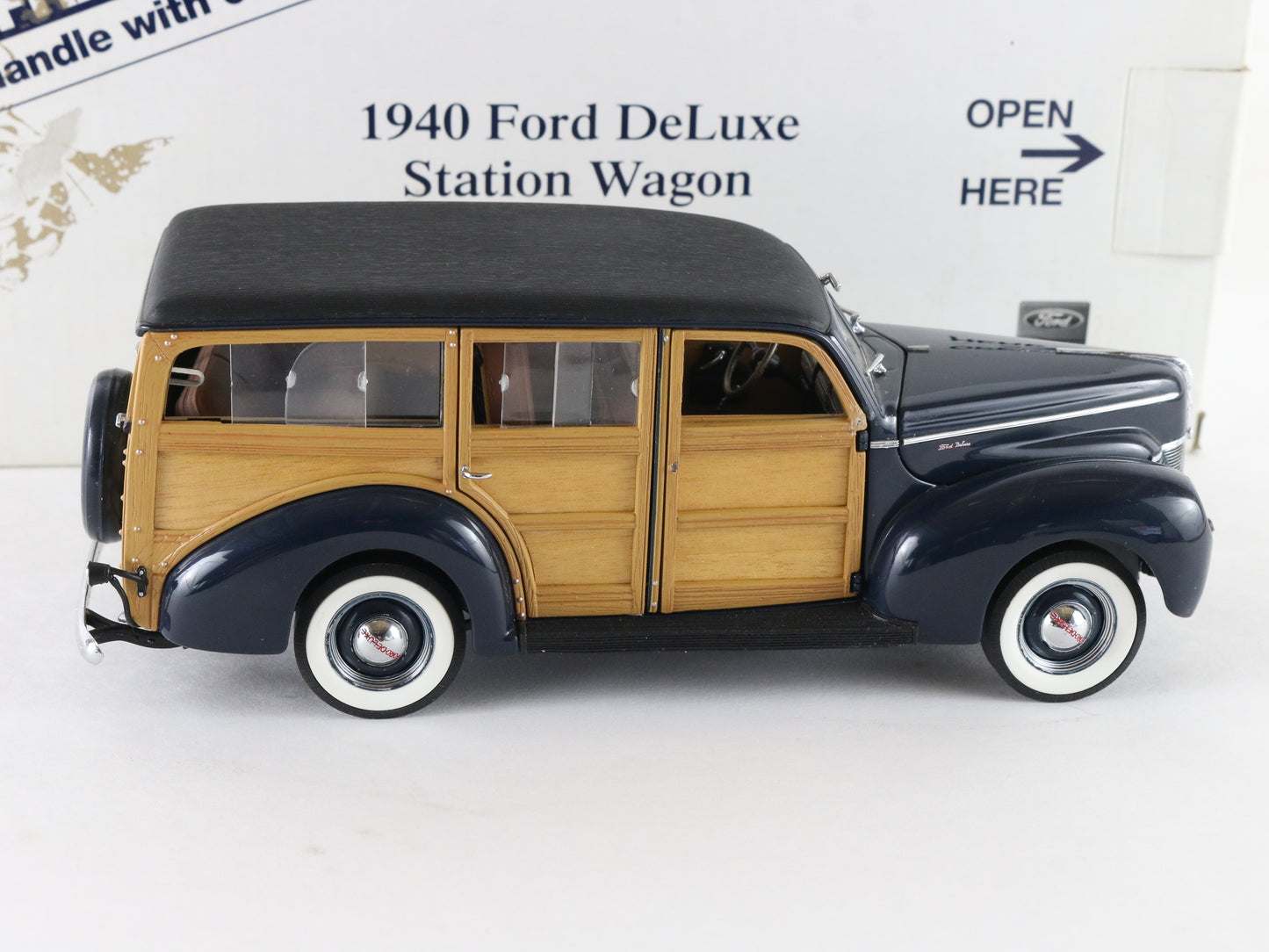 1940 Ford Deluxe Station Wagon Blue Woodie Danbury Mint 1:24 Diecast Model