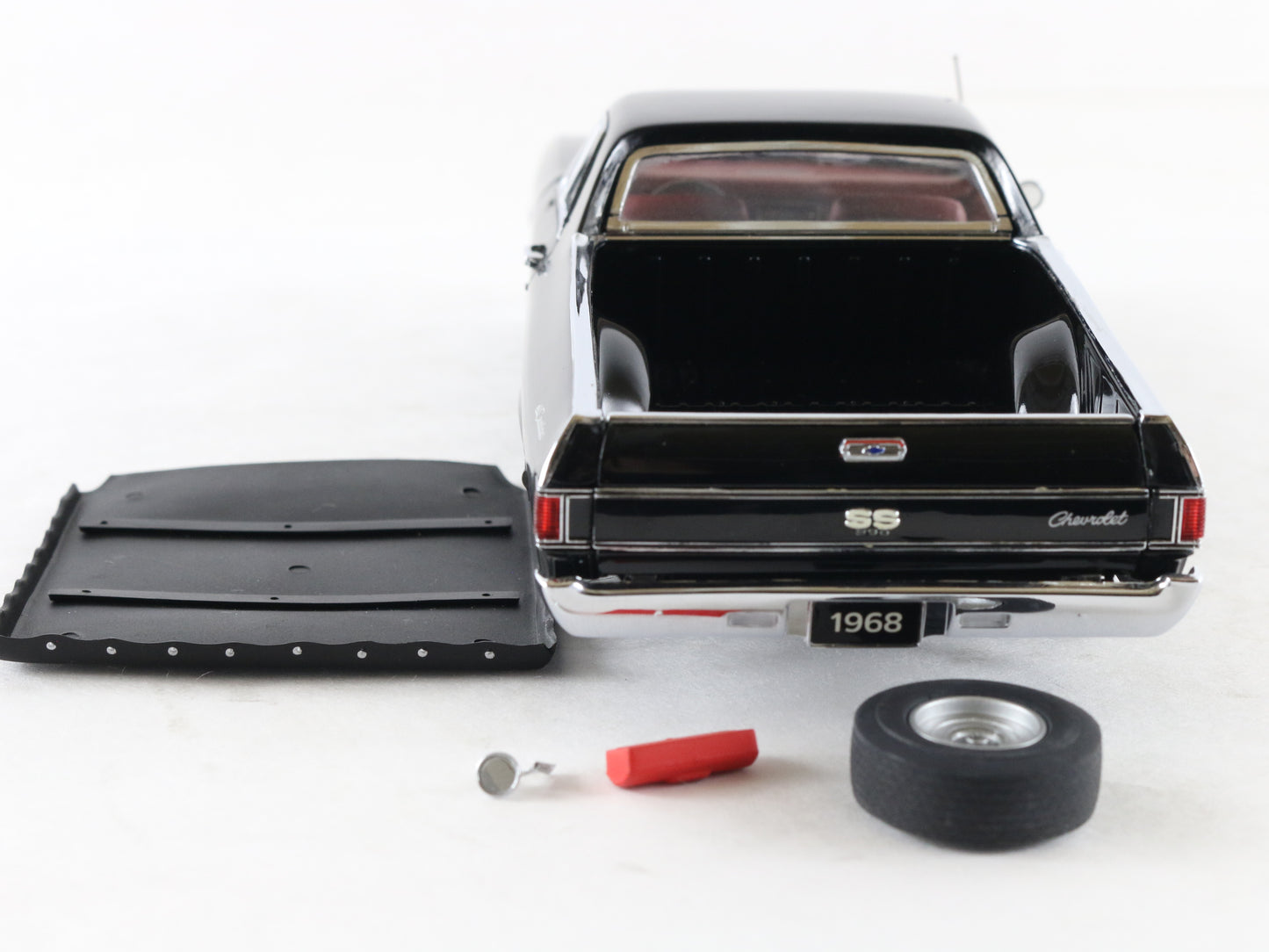 1968 Chevrolet El Camino SS 396 Black Danbury Mint 1:24 Model Car W/ Cover