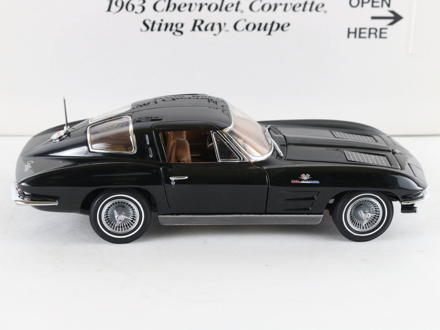 1963 Chevy Corvette Sting Ray Coupe Black Danbury Mint 1:24 Diecast Model Car