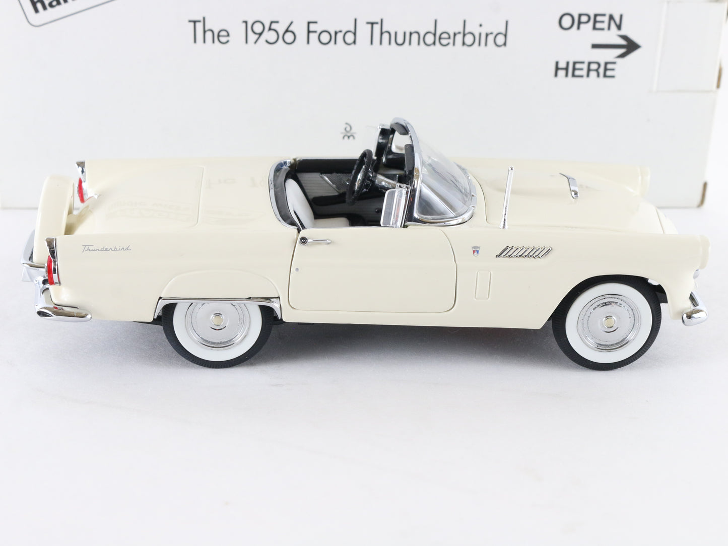 1956 Ford Thunderbird Convertible White Danbury Mint 1:24 Diecast Model