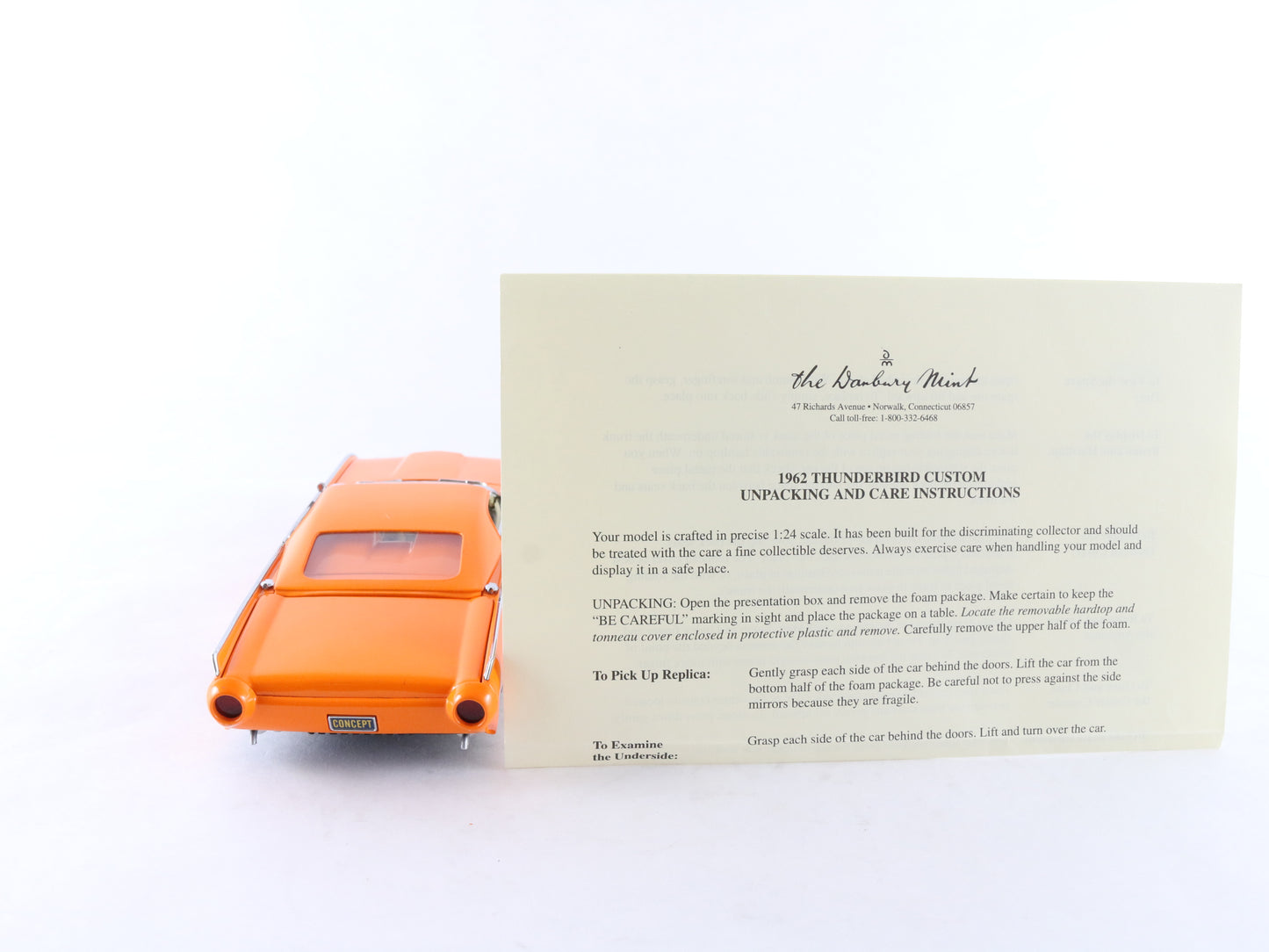 1962 Ford Thunderbird Custom Convertible Orange Danbury Mint 1:24 Model Car