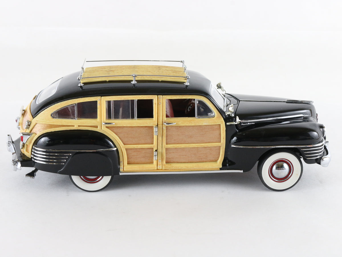 1942 Chrysler Town & Country Black Wood Panel Danbury Mint 1:24 Diecast Model