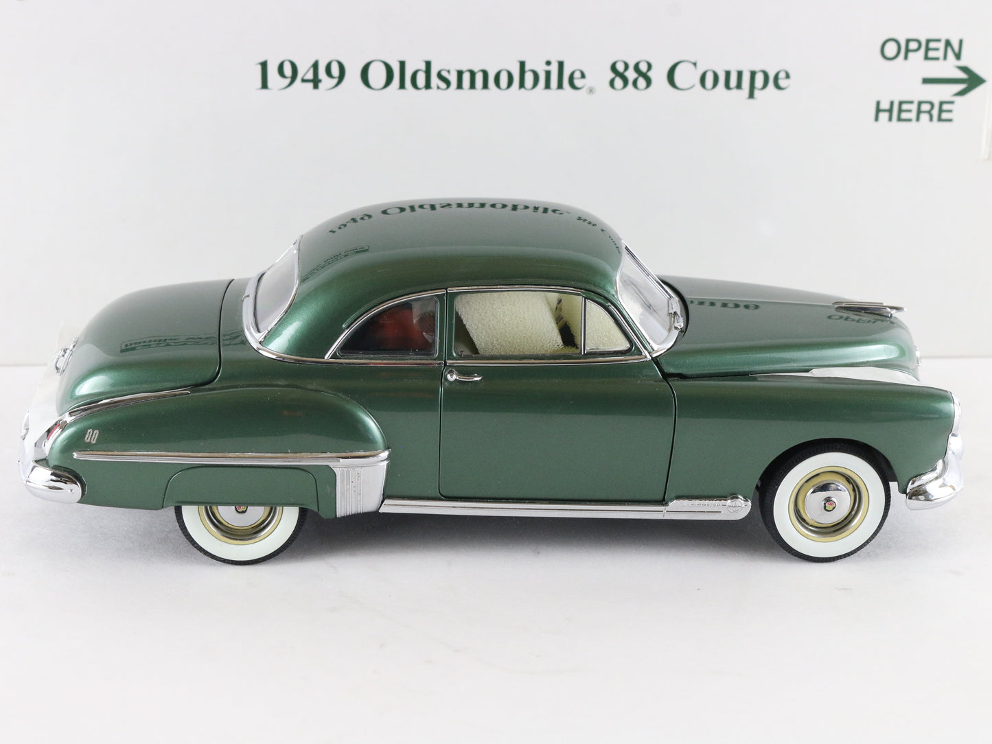 1949 Oldsmobile 88 Coupe Ivy Green Danbury Mint 1:24 Diecast Model Car