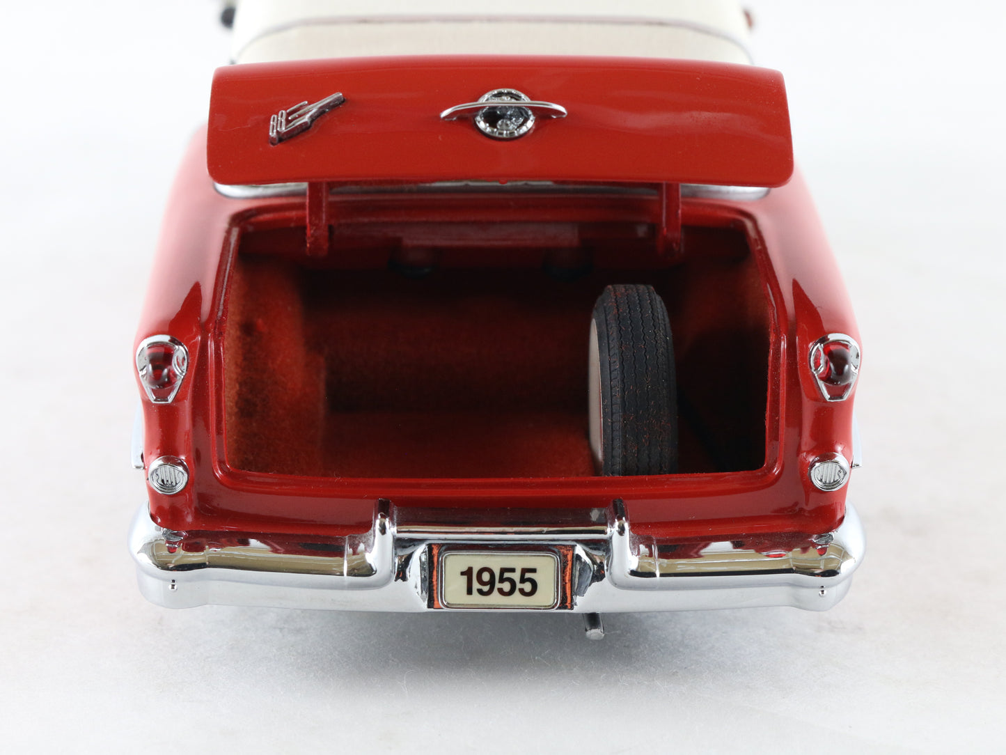 1955 Oldsmobile Super 88 Convertible Red White Danbury Mint 1:24 Model Car