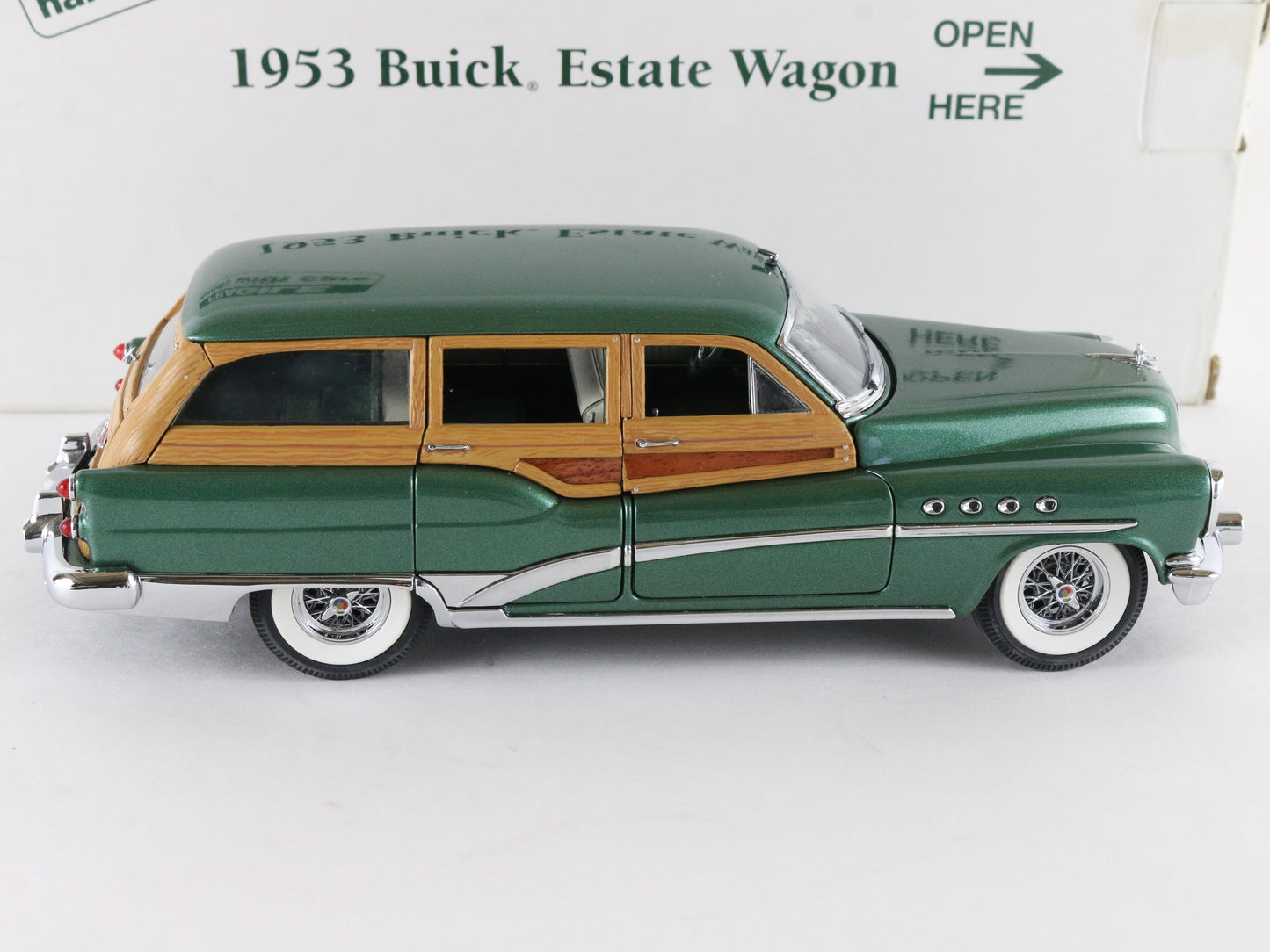 1953 Buick Estate Wagon Green Wood Panel Danbury Mint 1:24 Diecast Model Car